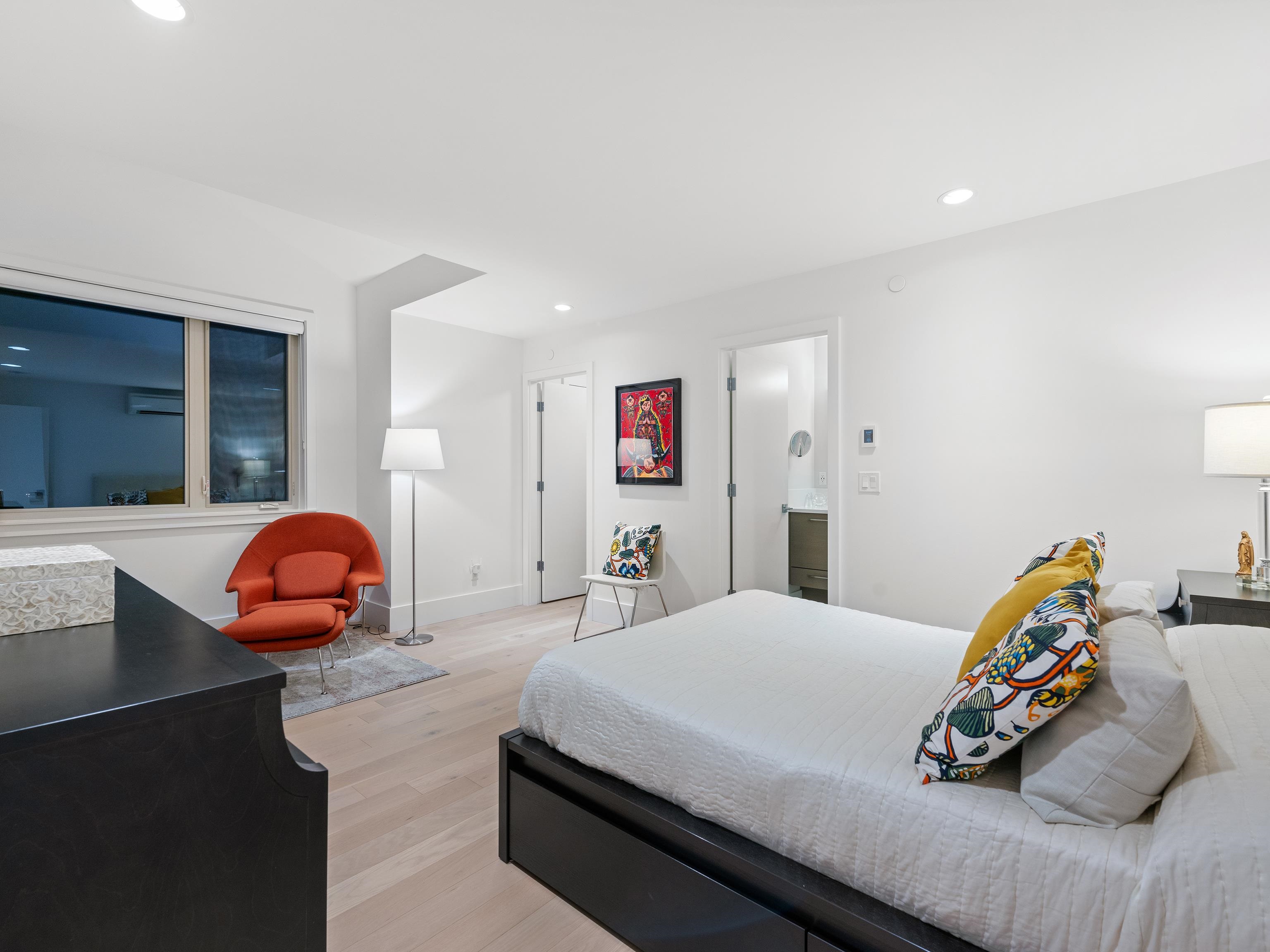 Listing image of 4062 VIRGINIA CRESCENT