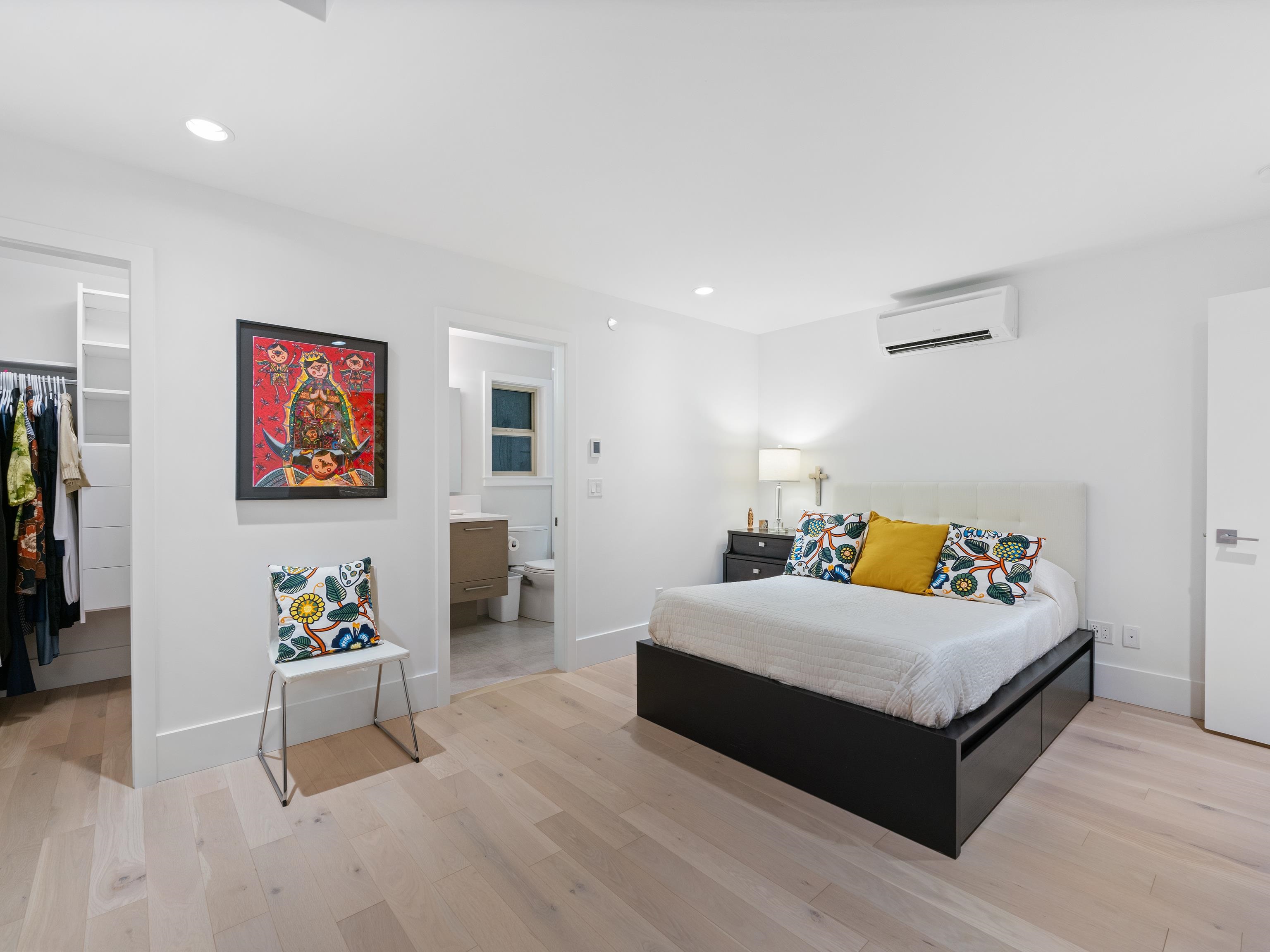 Listing image of 4062 VIRGINIA CRESCENT