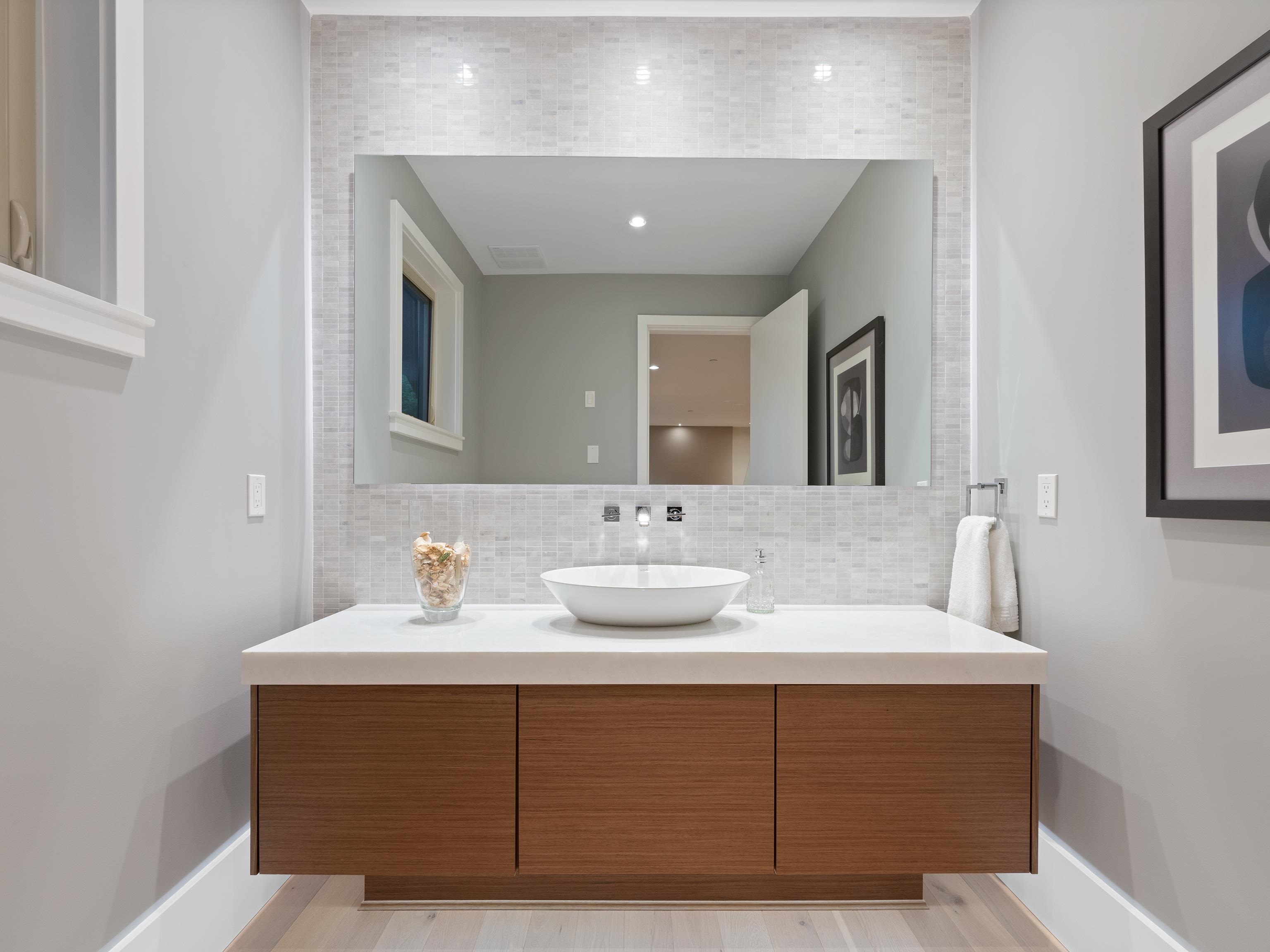Listing image of 4062 VIRGINIA CRESCENT