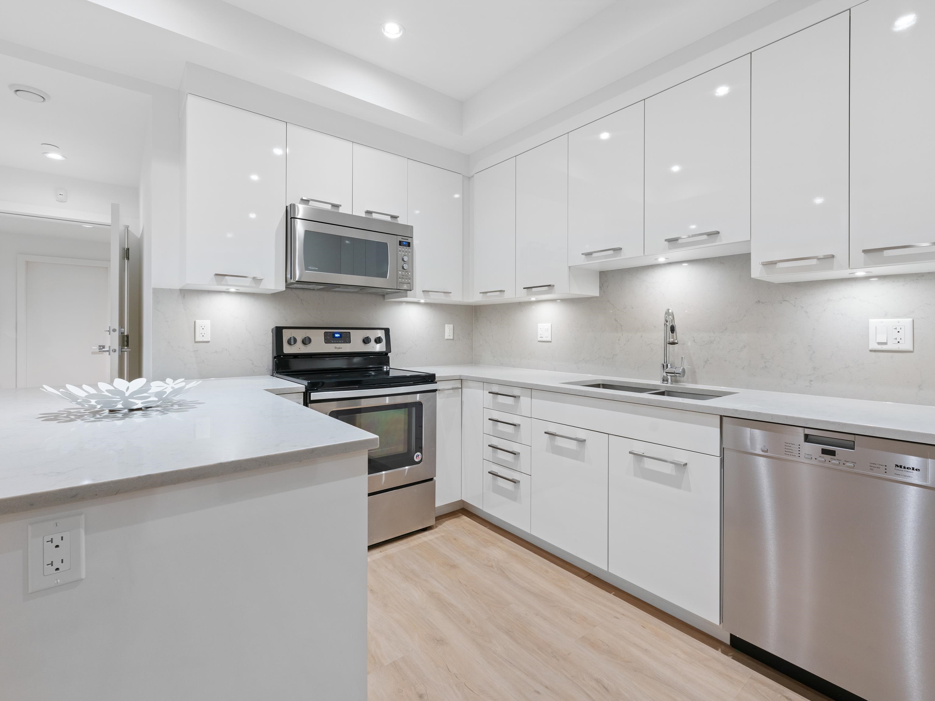 Listing image of 4062 VIRGINIA CRESCENT
