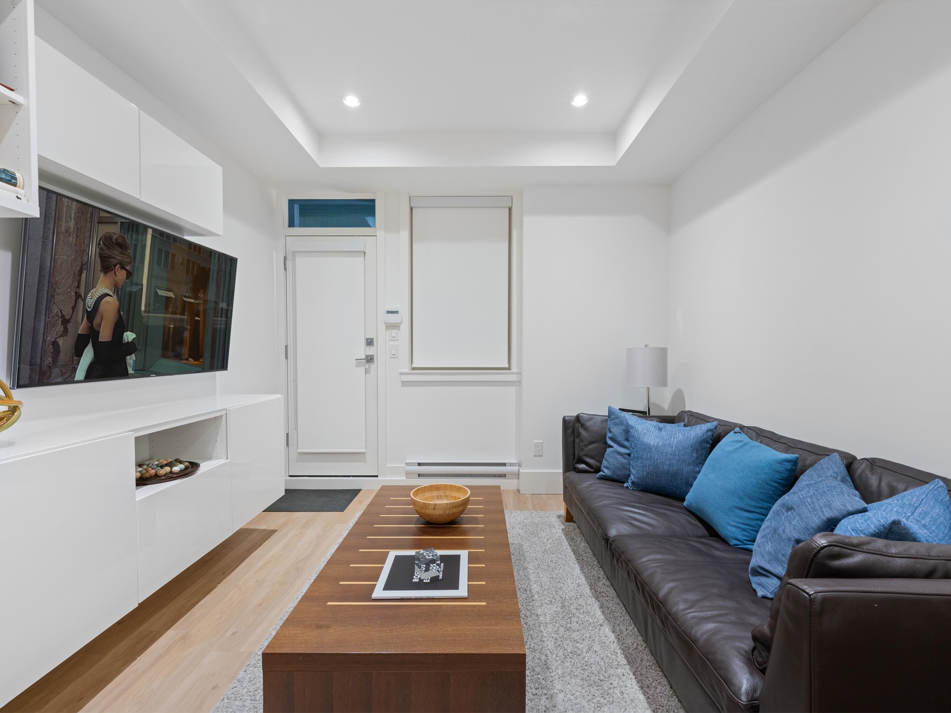 Listing image of 4062 VIRGINIA CRESCENT
