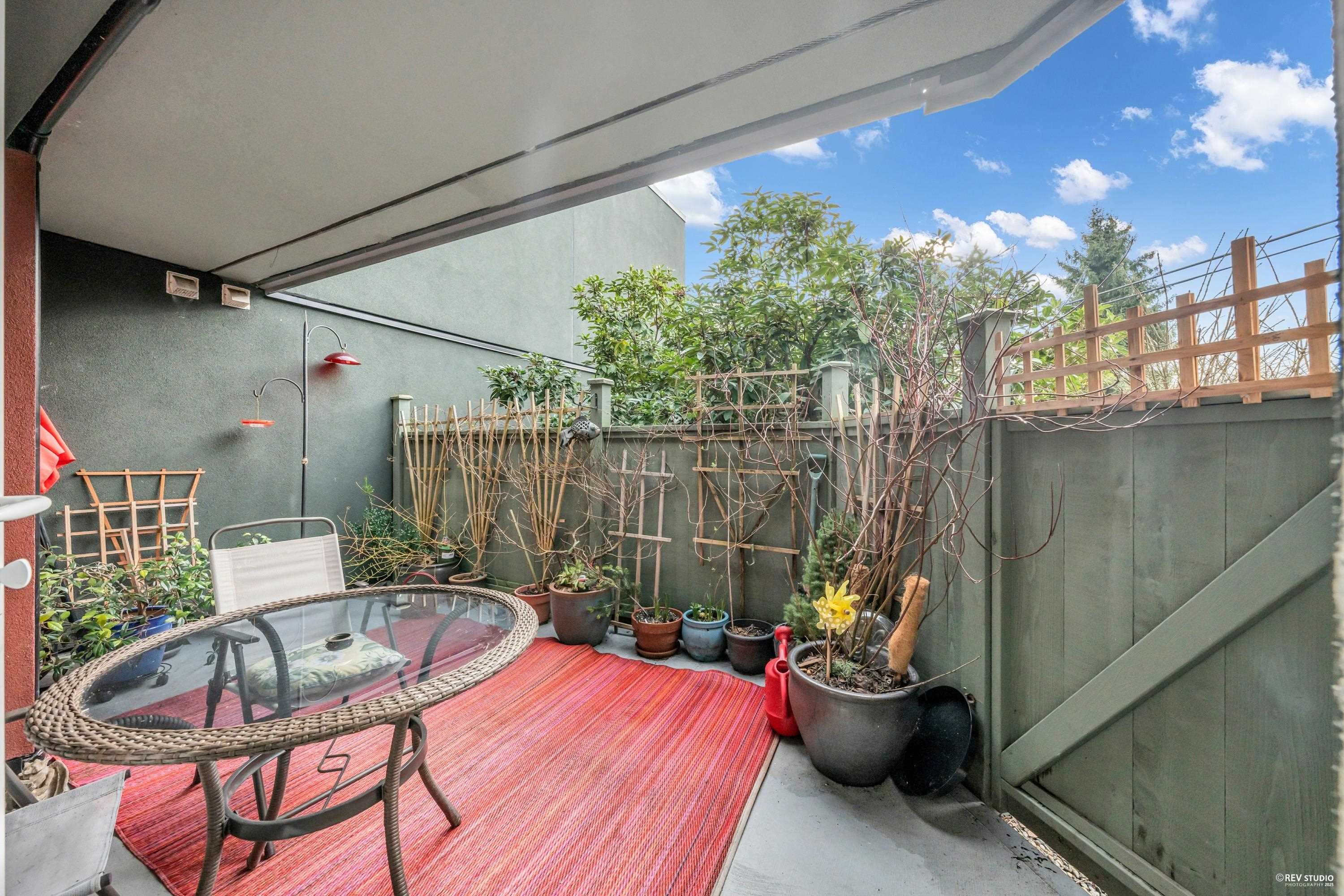 Listing image of 104 2800 CHESTERFIELD AVENUE