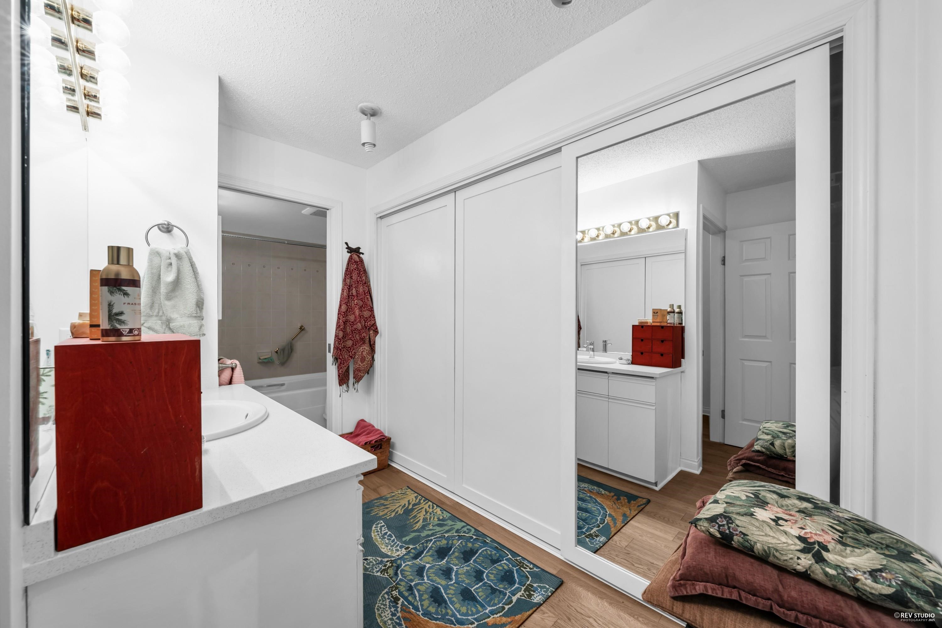 Listing image of 104 2800 CHESTERFIELD AVENUE
