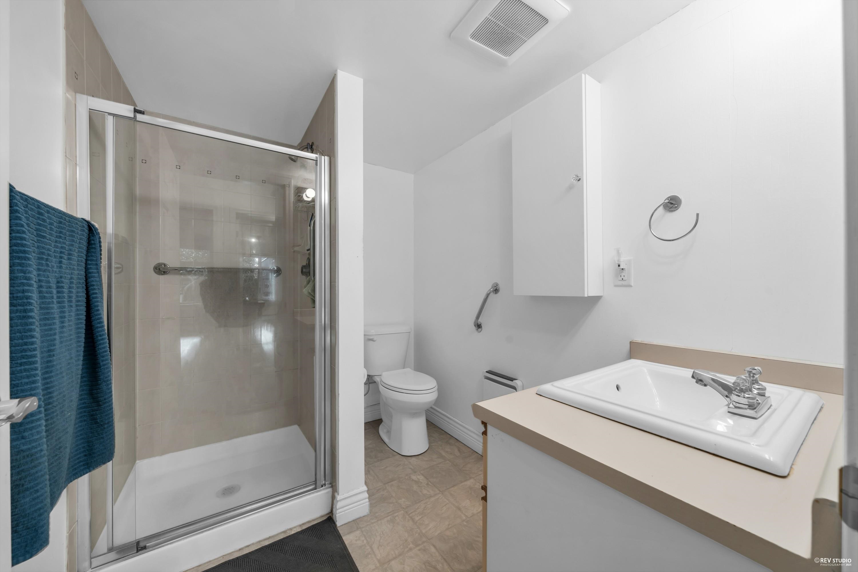 Listing image of 104 2800 CHESTERFIELD AVENUE