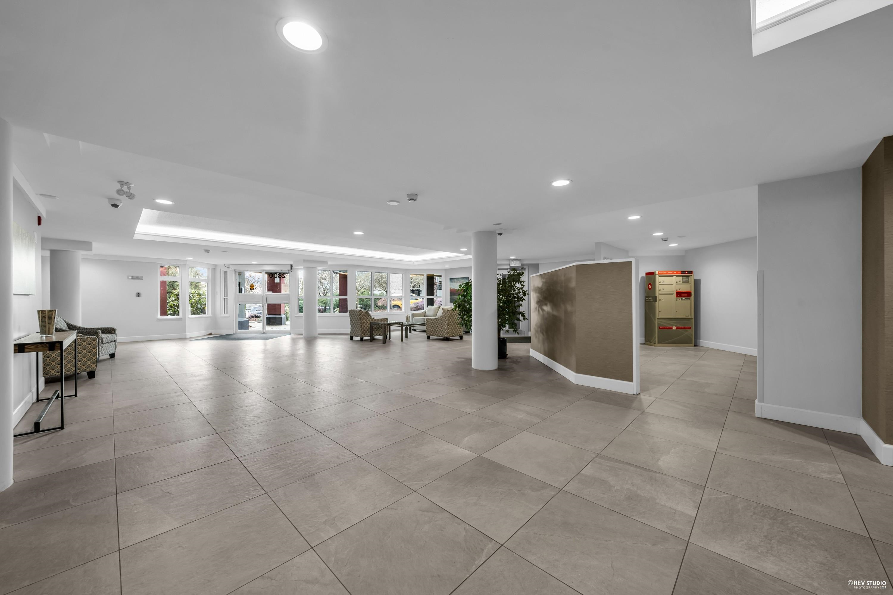 Listing image of 104 2800 CHESTERFIELD AVENUE
