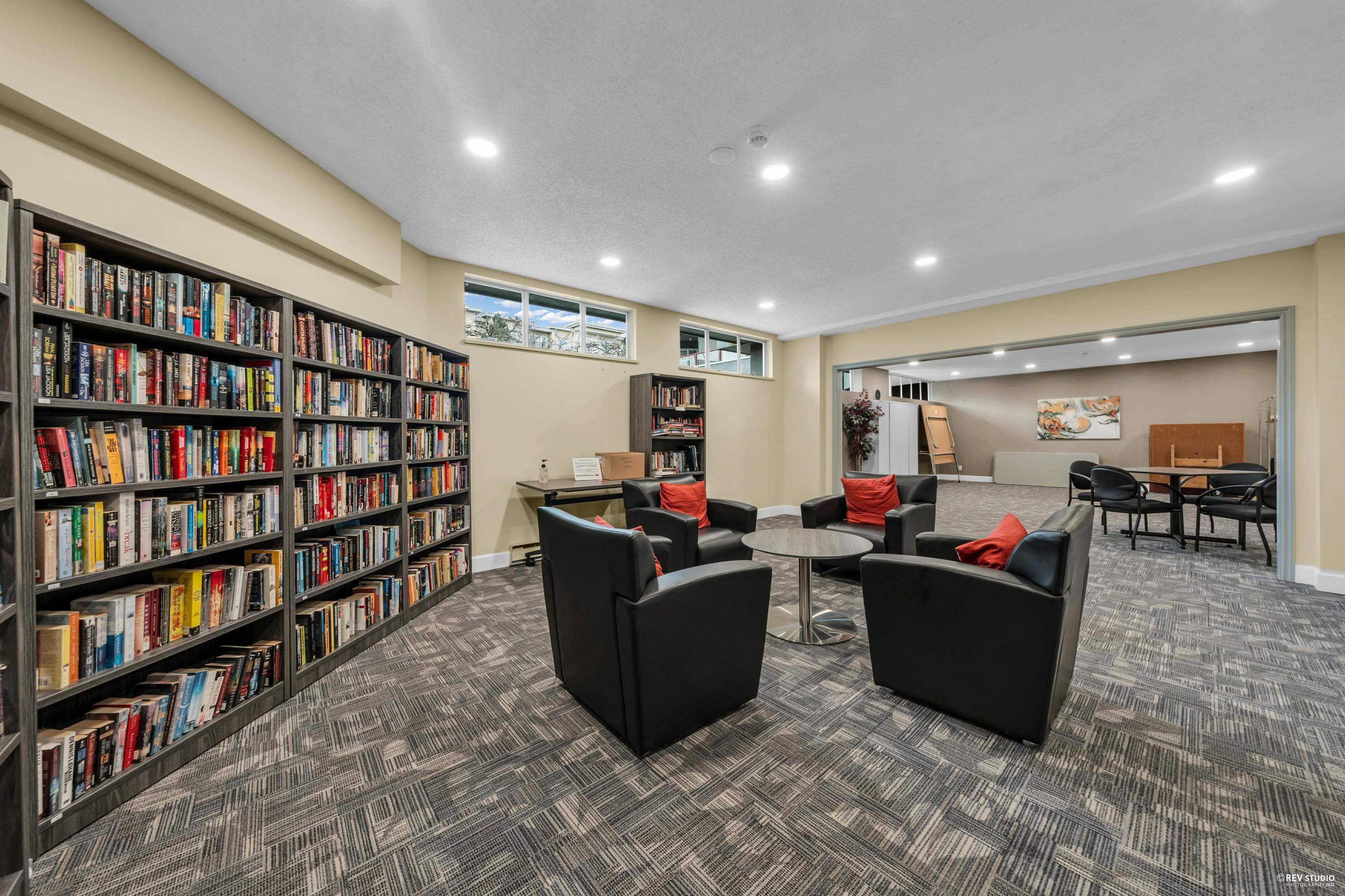 Listing image of 104 2800 CHESTERFIELD AVENUE