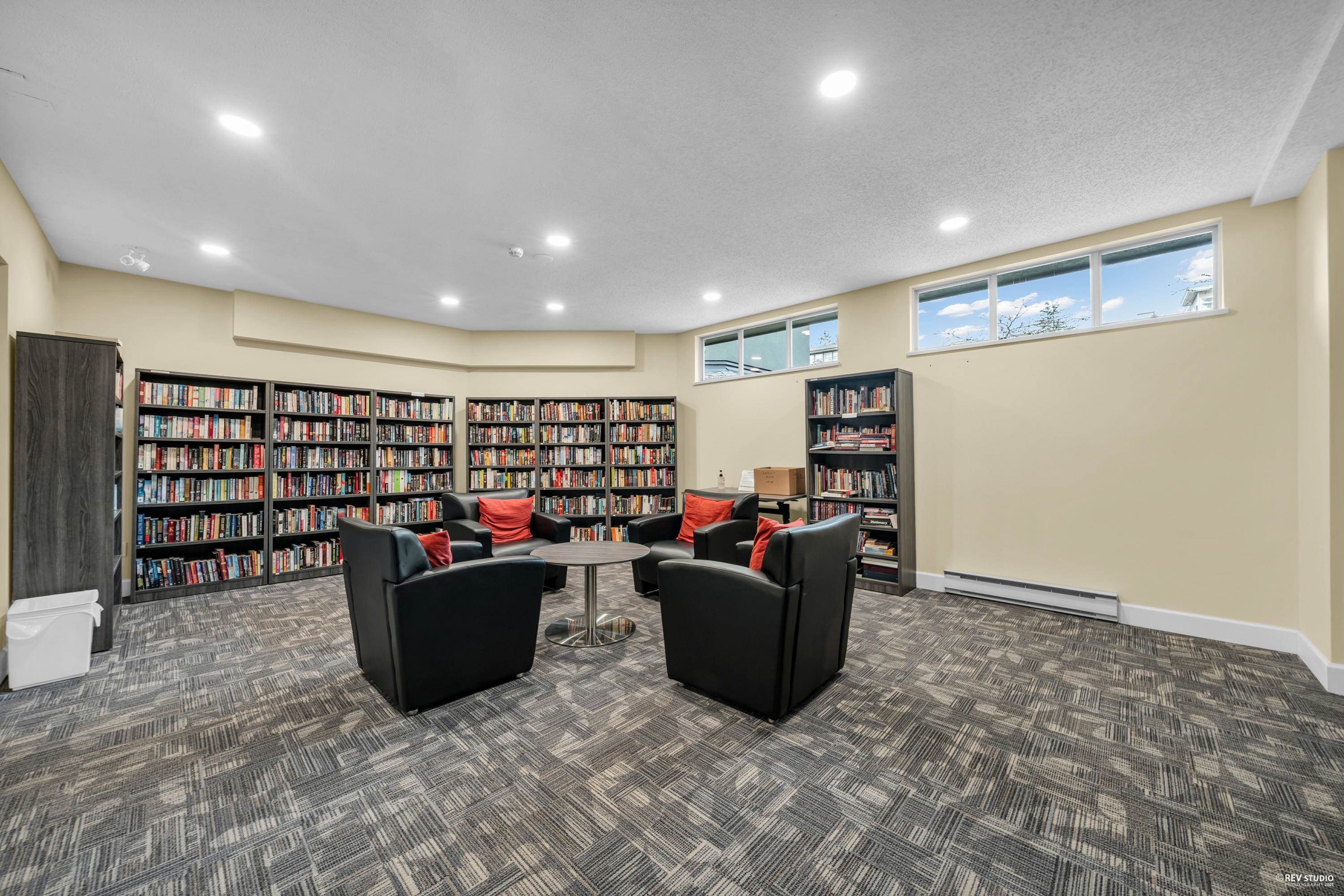 Listing image of 104 2800 CHESTERFIELD AVENUE