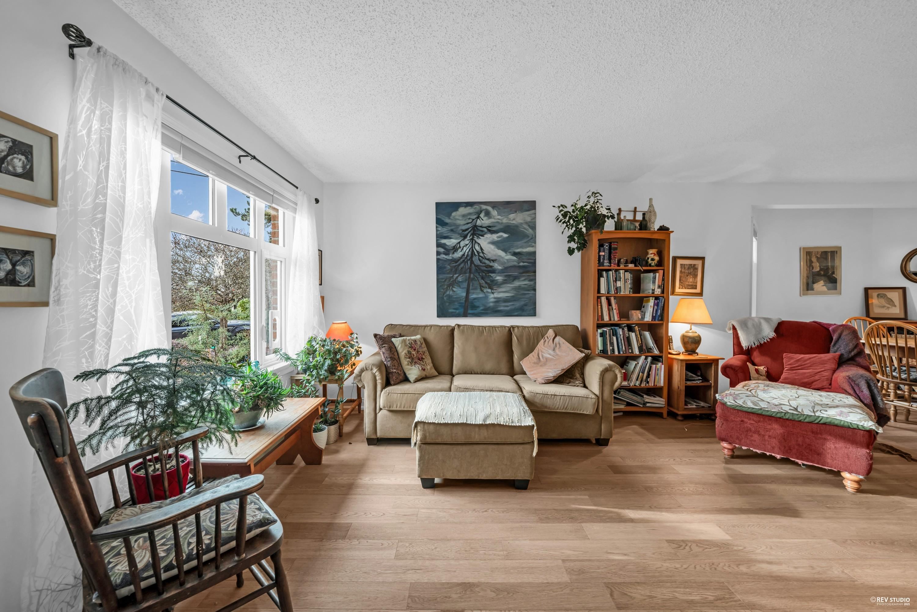 Listing image of 104 2800 CHESTERFIELD AVENUE