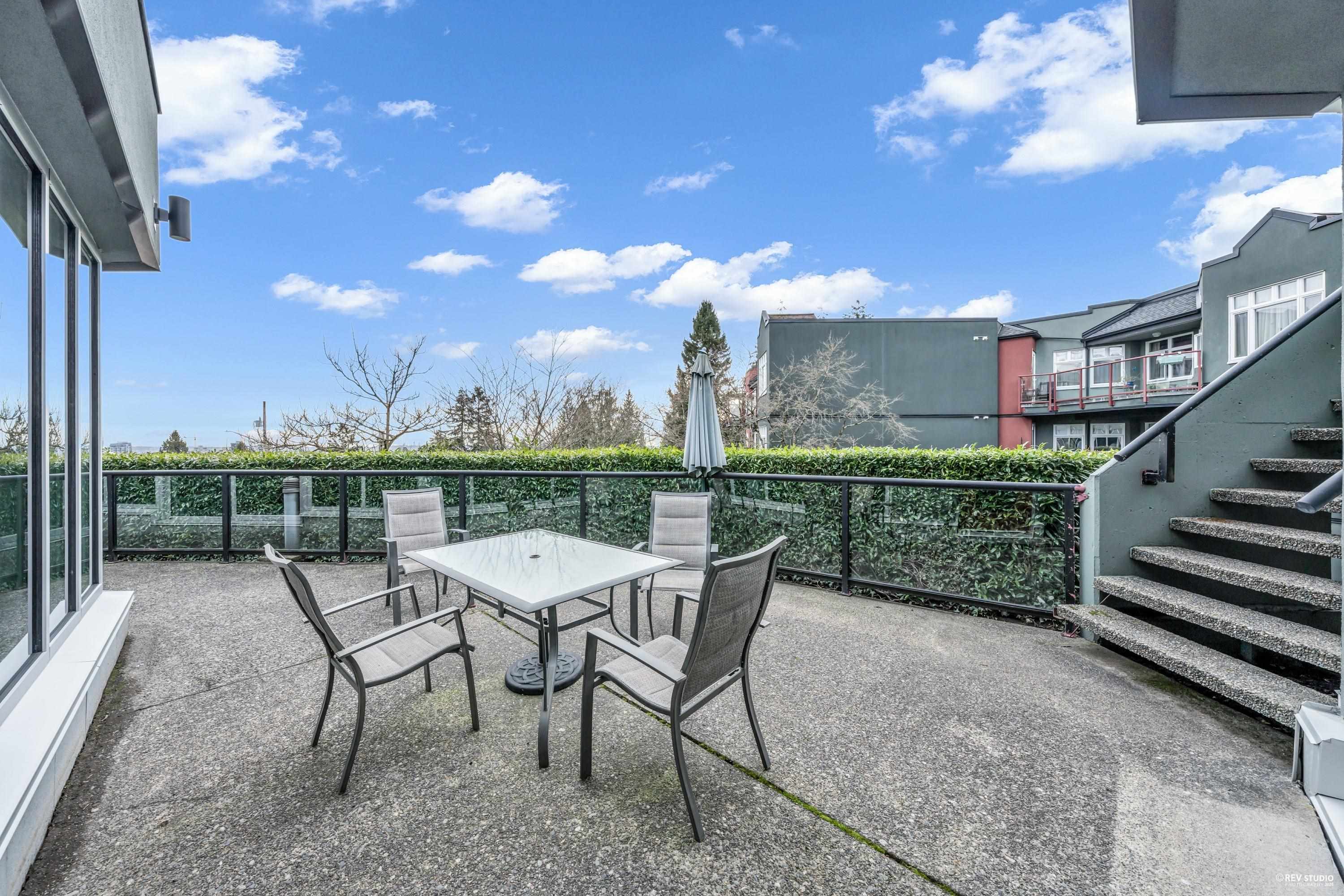 Listing image of 104 2800 CHESTERFIELD AVENUE