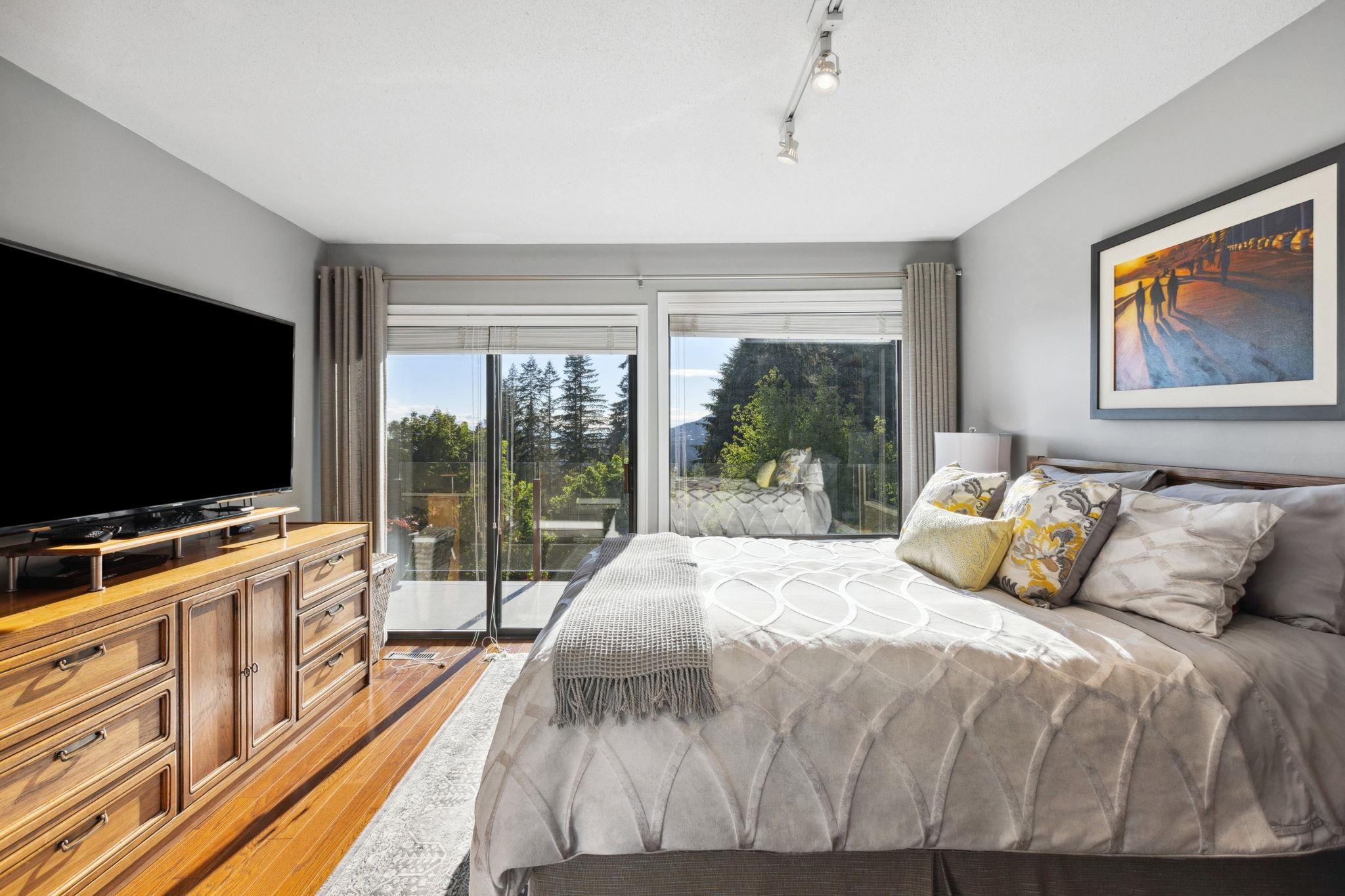 Listing image of 4221 ST. PAULS AVENUE