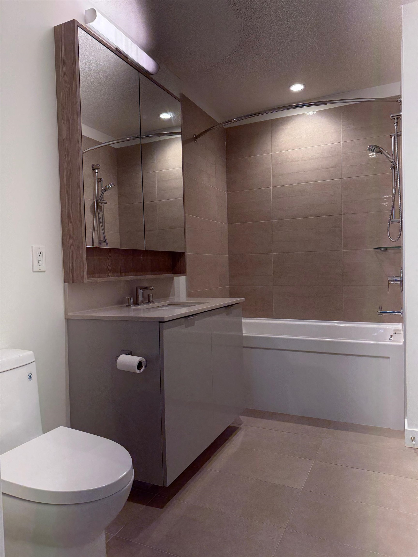 Listing image of 202 108 E 8TH STREET