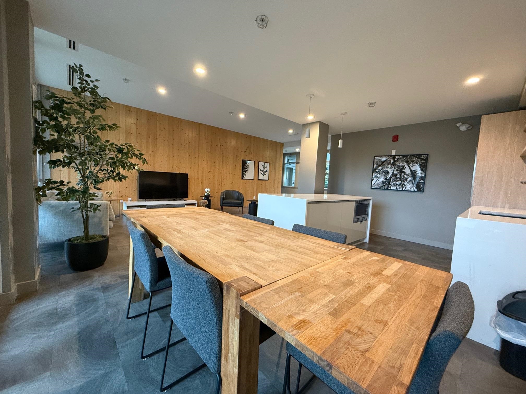 Listing image of 202 108 E 8TH STREET