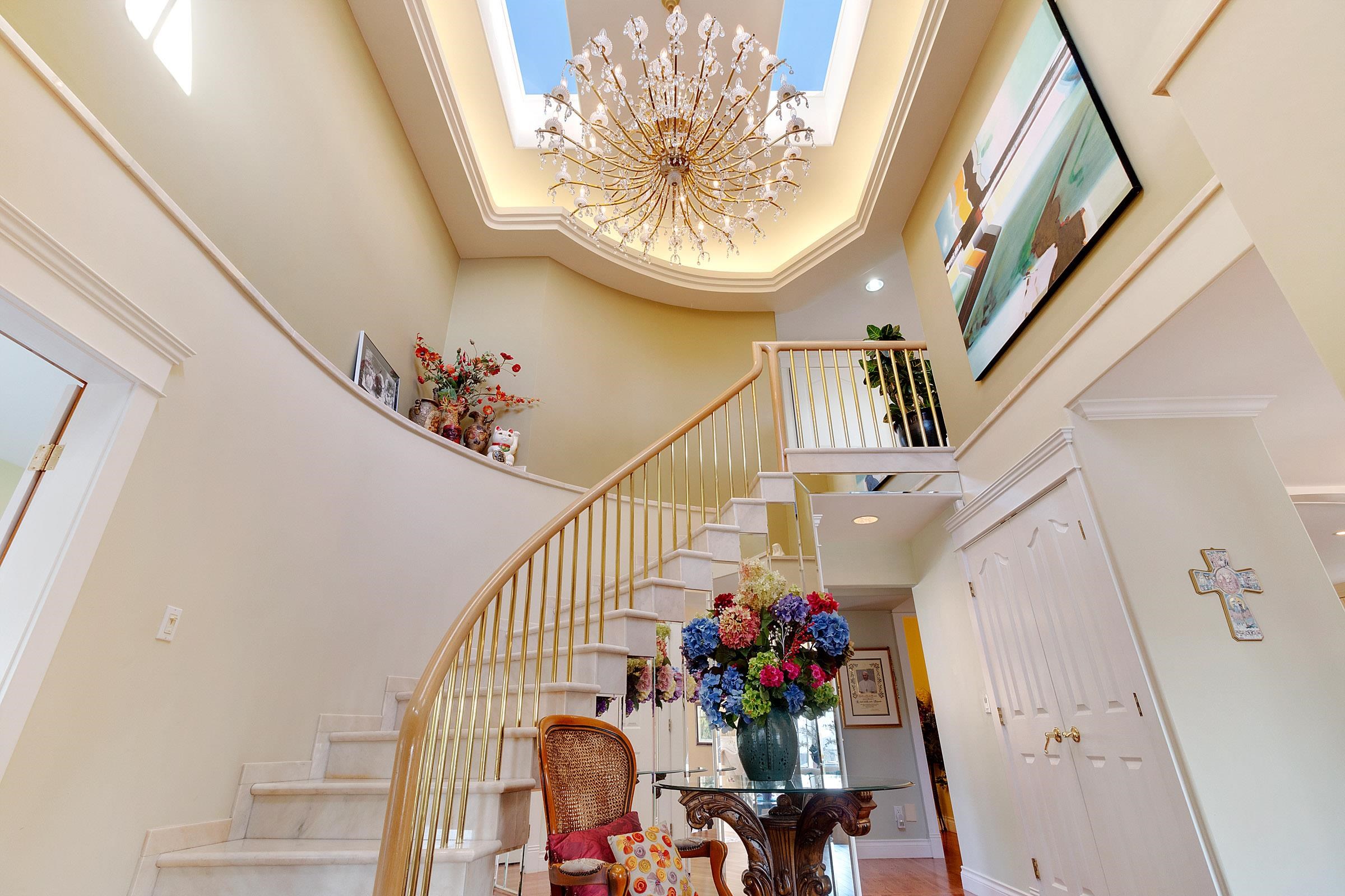 Listing image of 2541 MARINE DRIVE