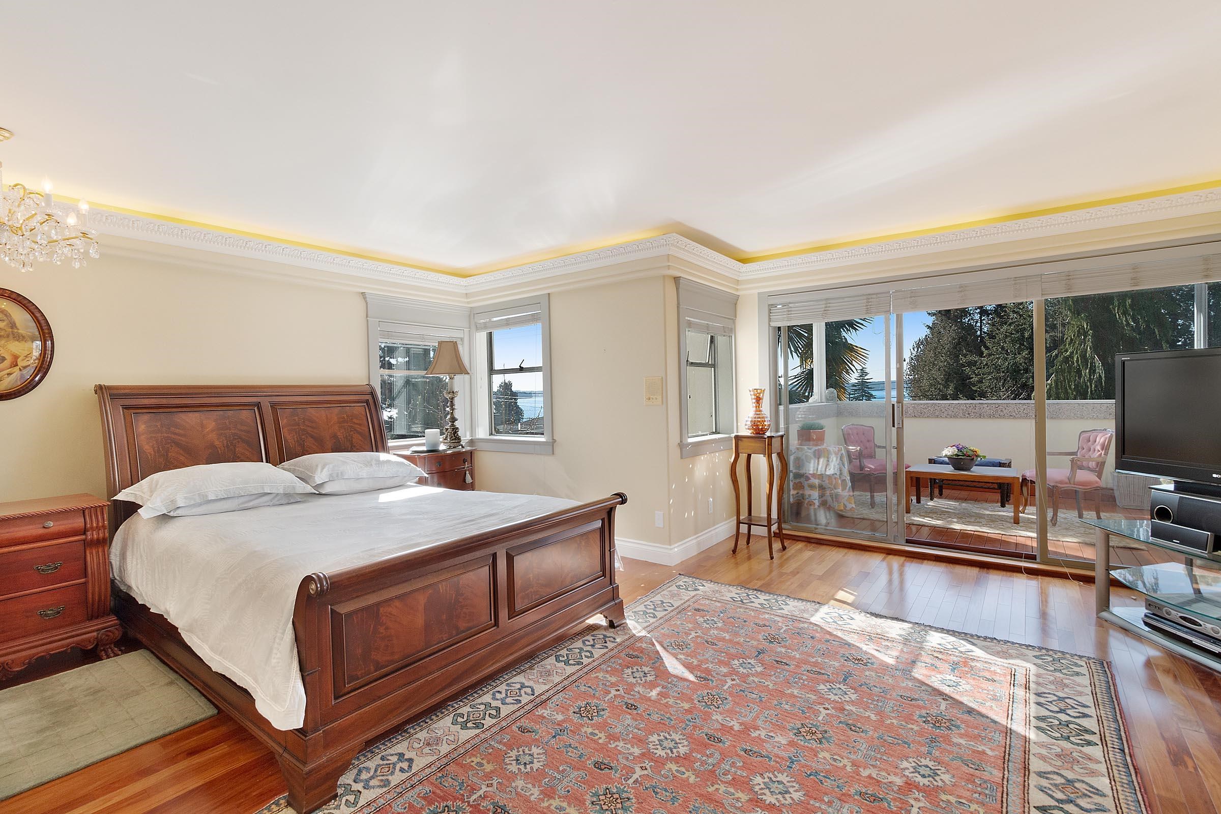 Listing image of 2541 MARINE DRIVE