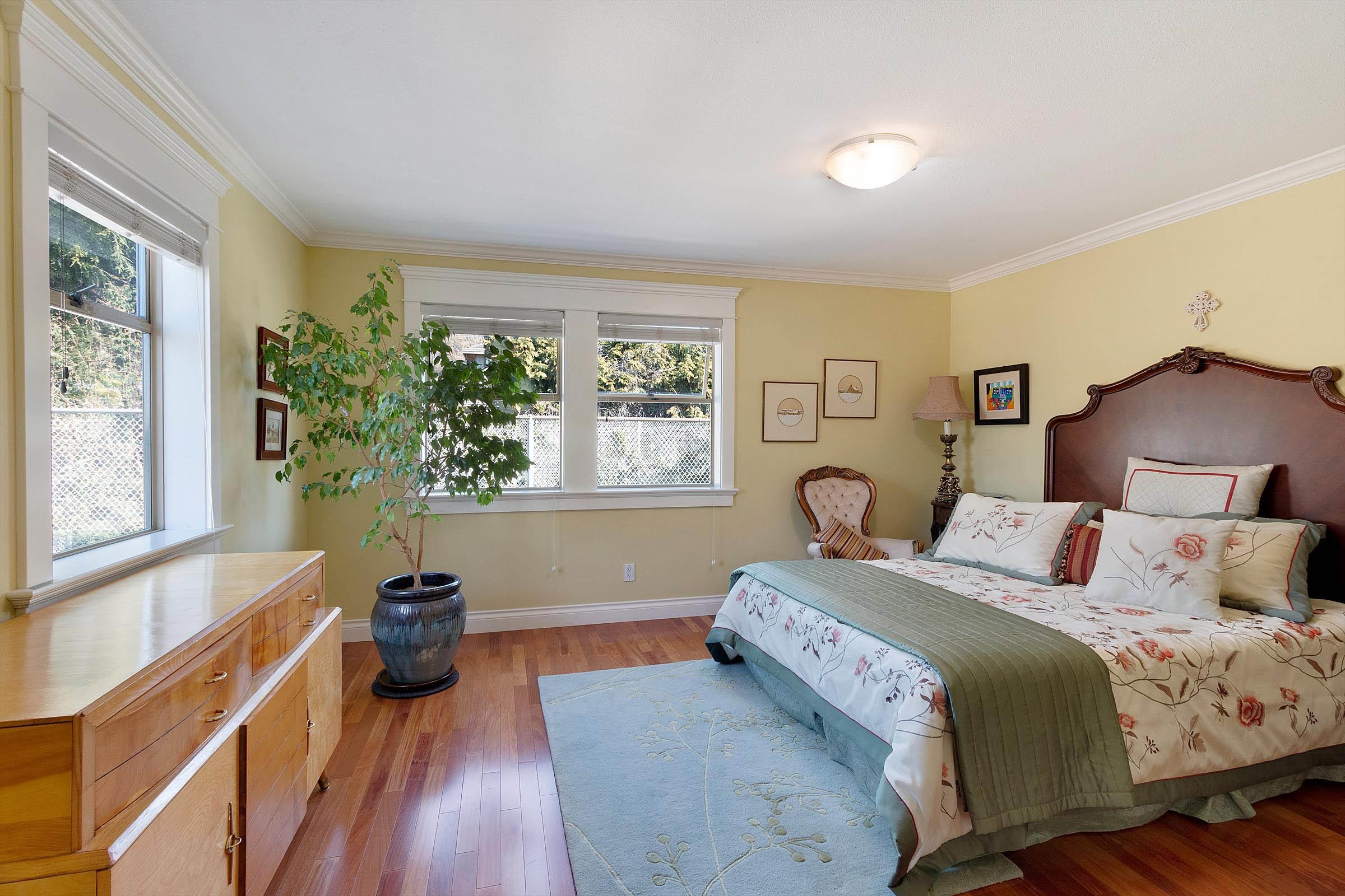 Listing image of 2541 MARINE DRIVE