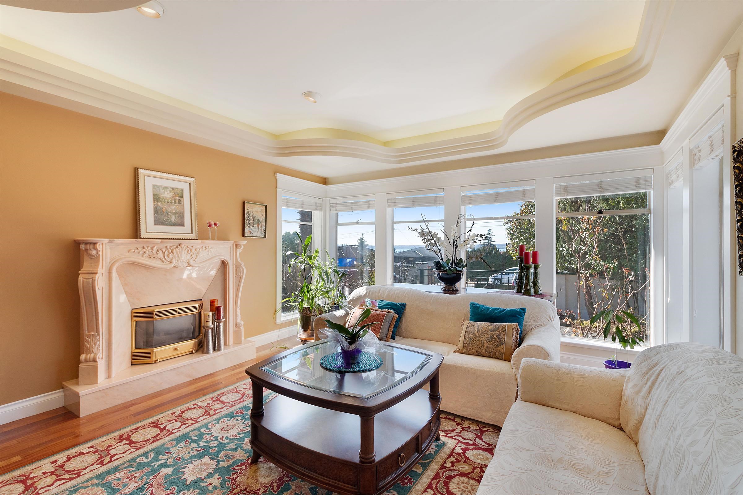 Listing image of 2541 MARINE DRIVE