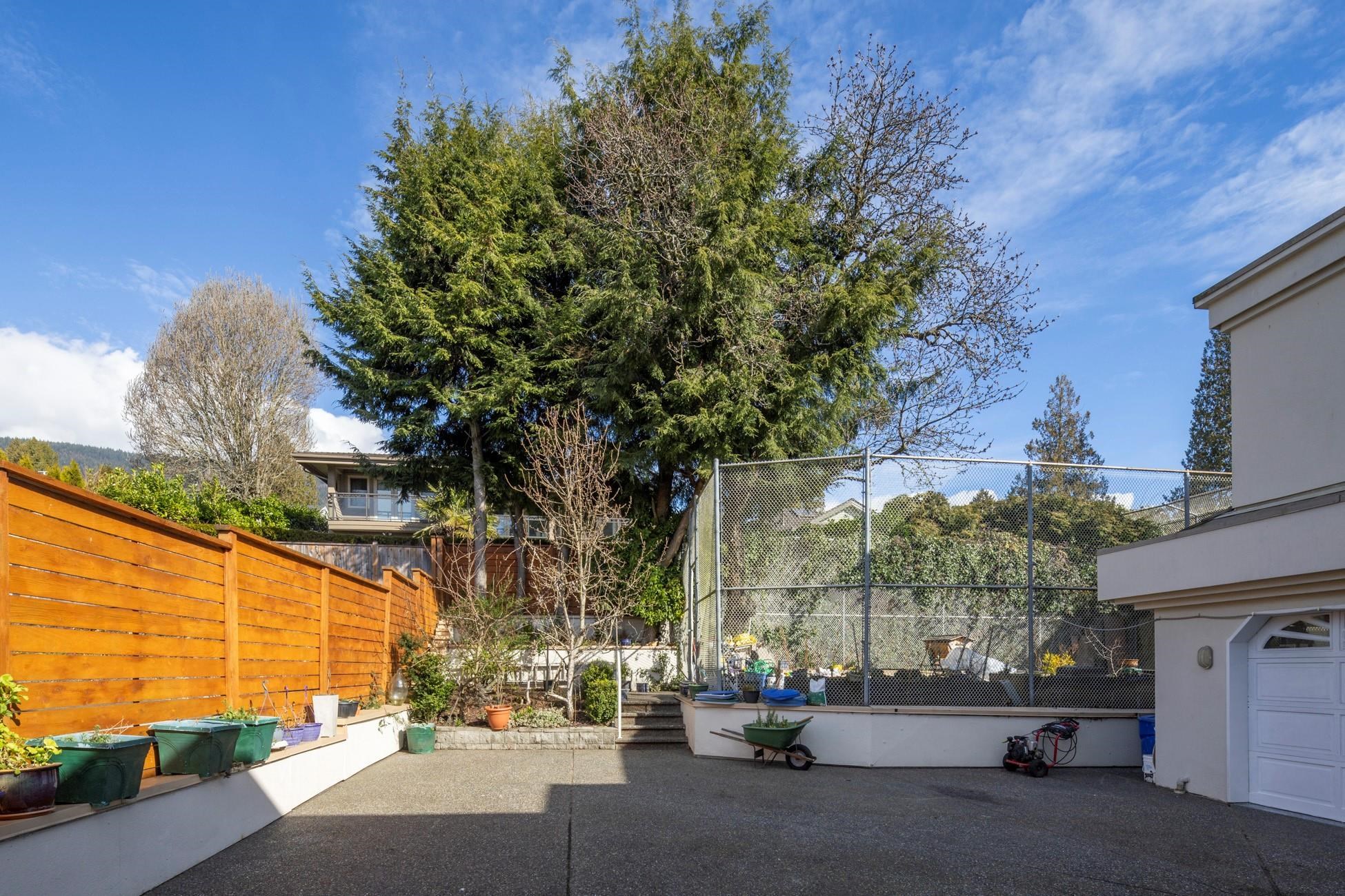 Listing image of 2541 MARINE DRIVE