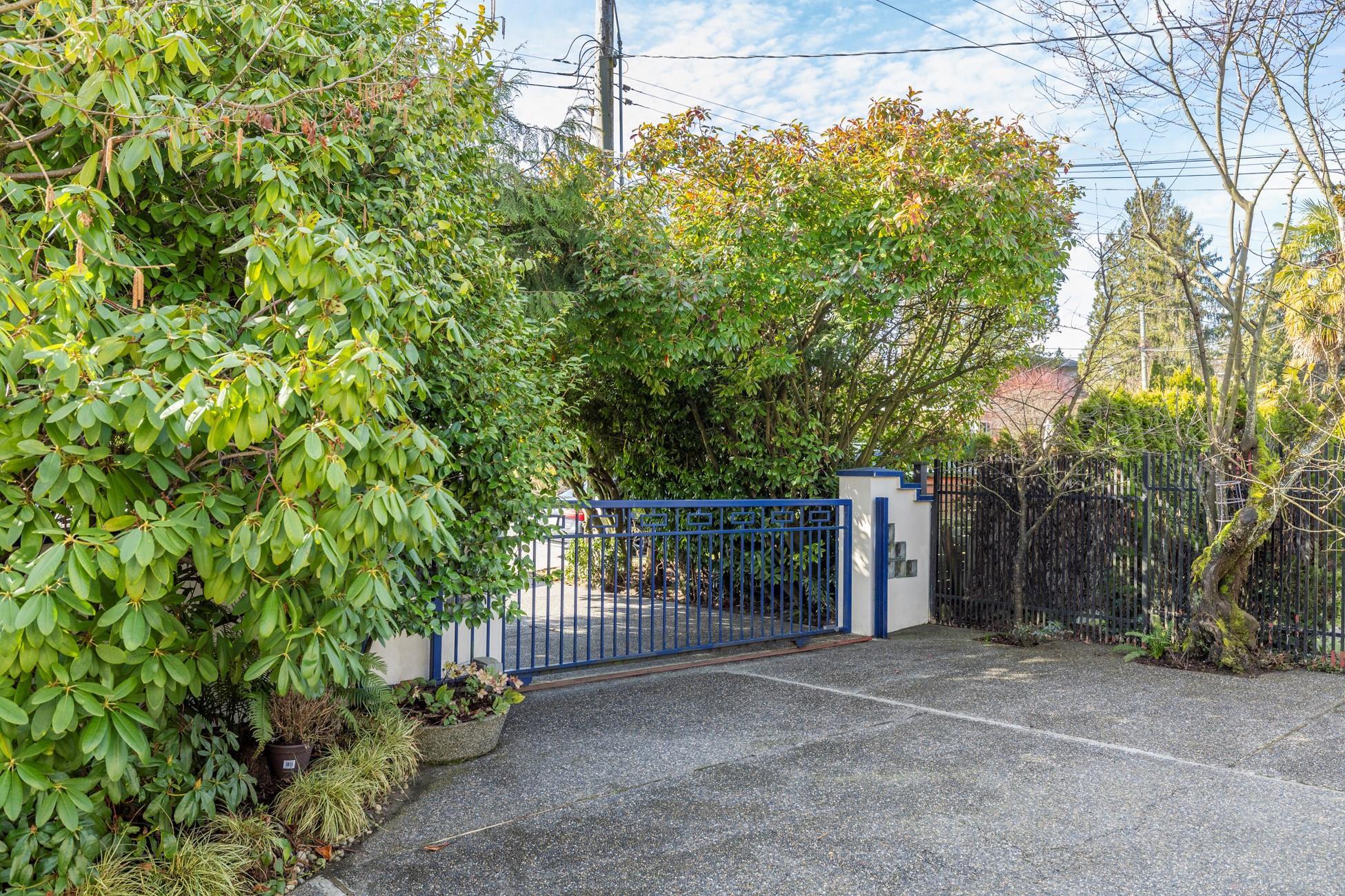 Listing image of 2541 MARINE DRIVE