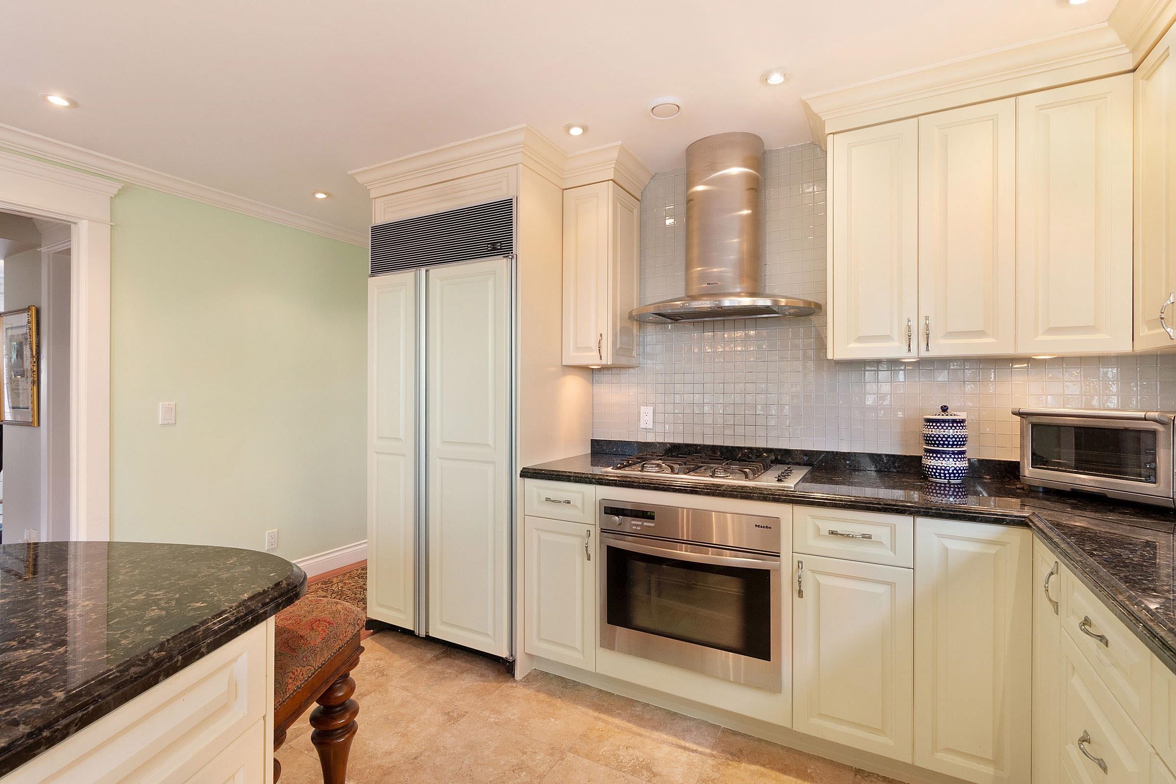 Listing image of 2541 MARINE DRIVE