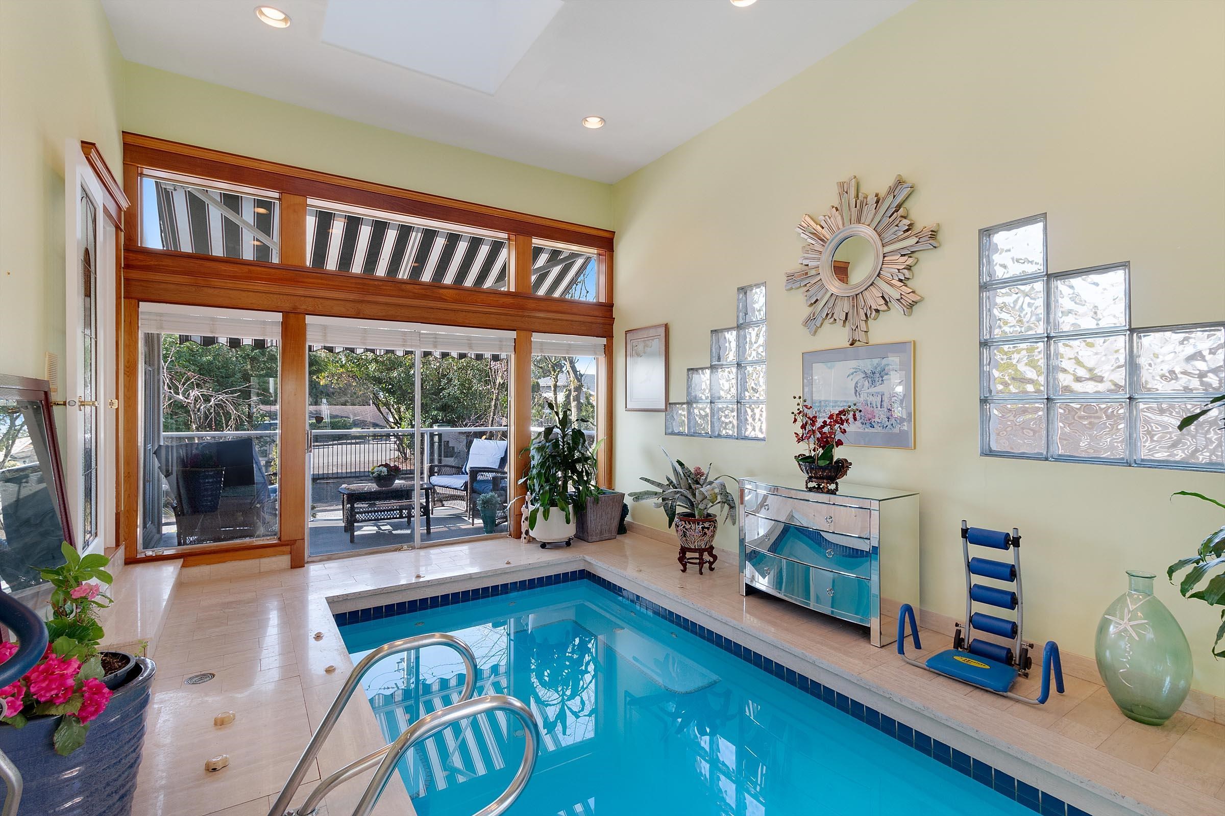 Listing image of 2541 MARINE DRIVE