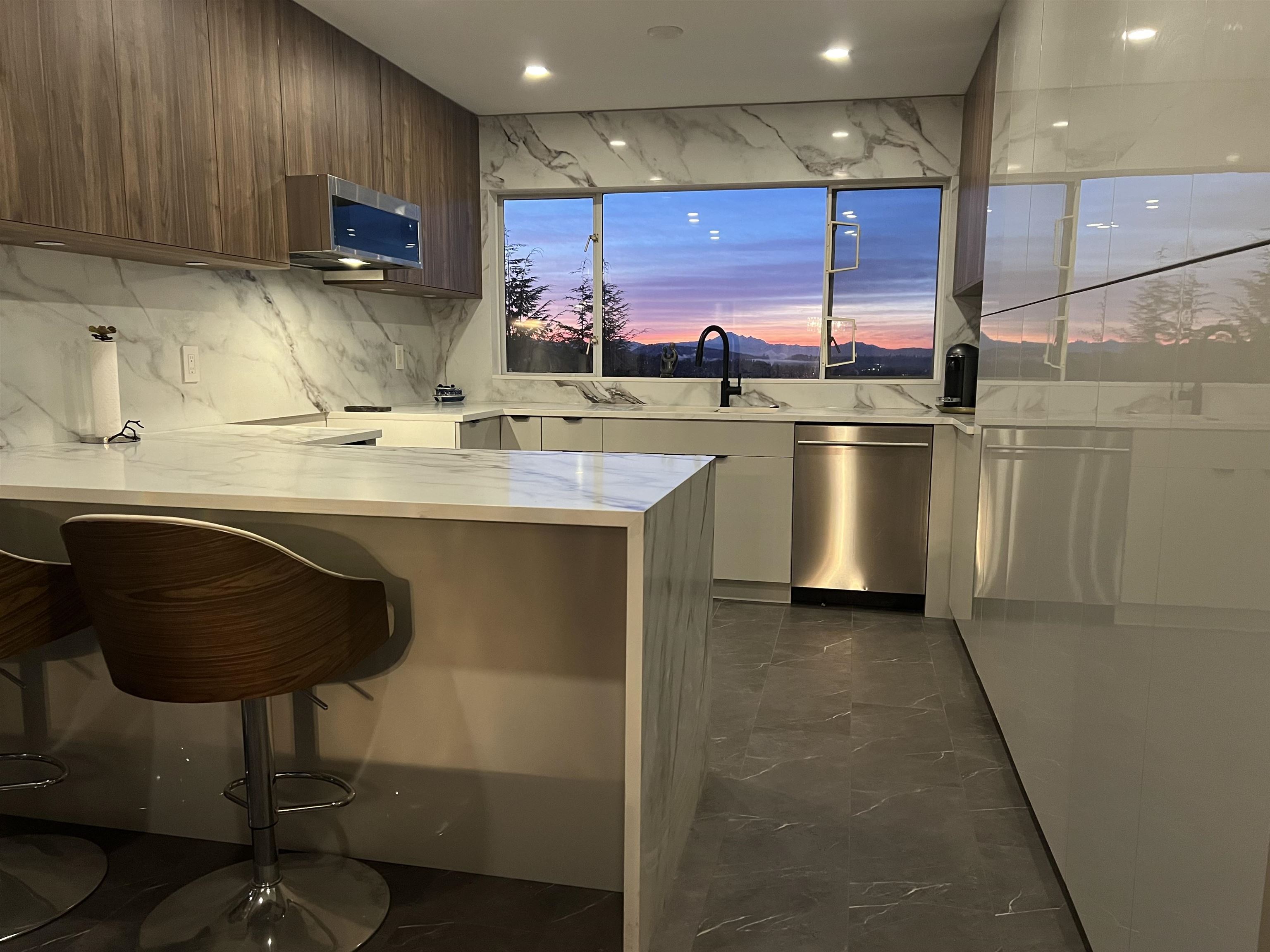 Listing image of 578 ST. ANDREWS PLACE