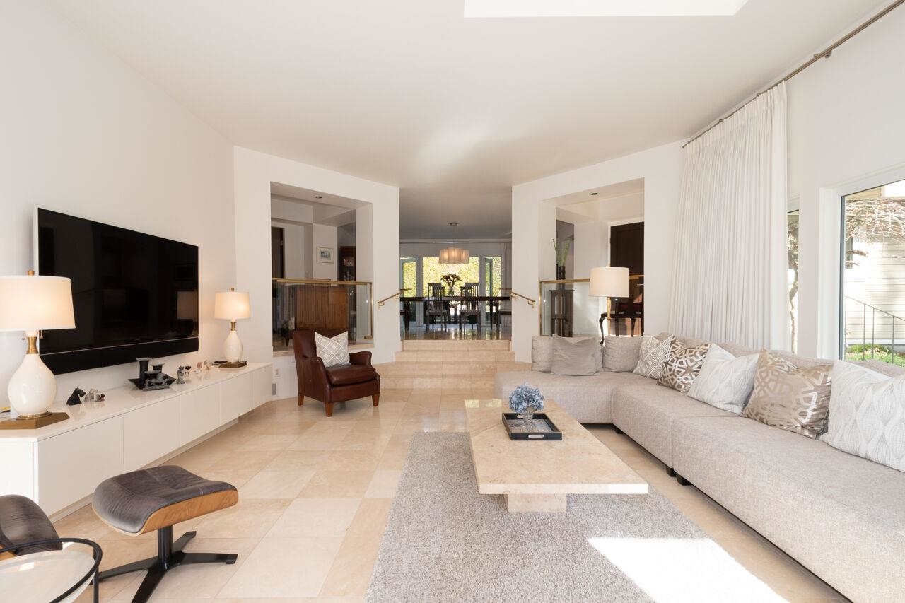 Listing image of 6955 ODLUM COURT