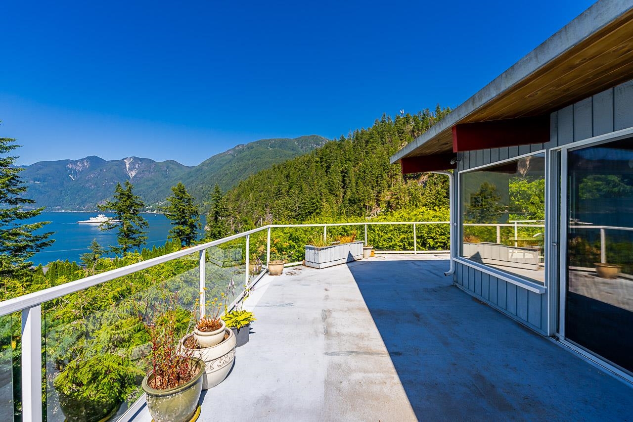 Listing image of 6935 HYCROFT ROAD