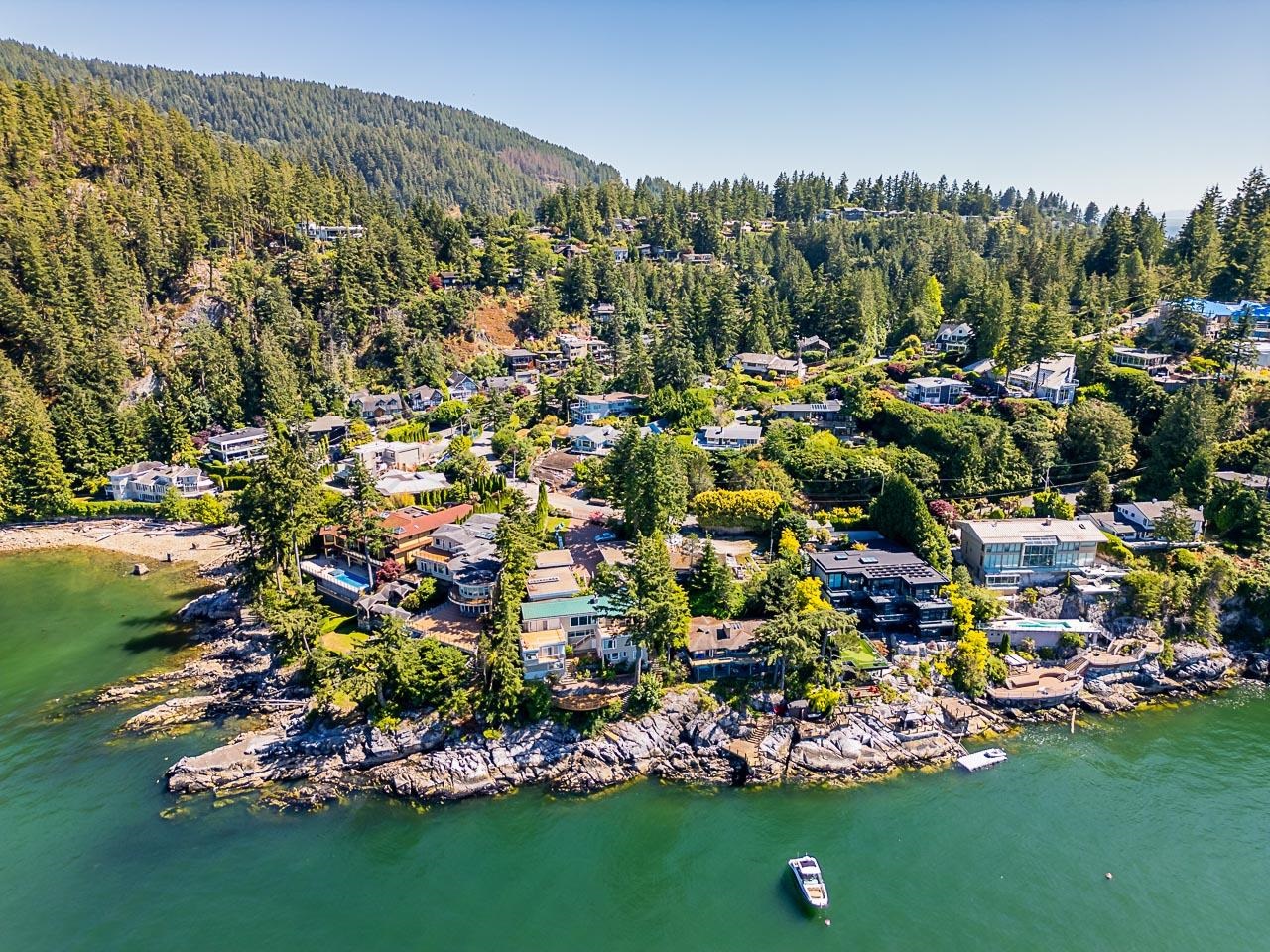 Listing image of 6935 HYCROFT ROAD