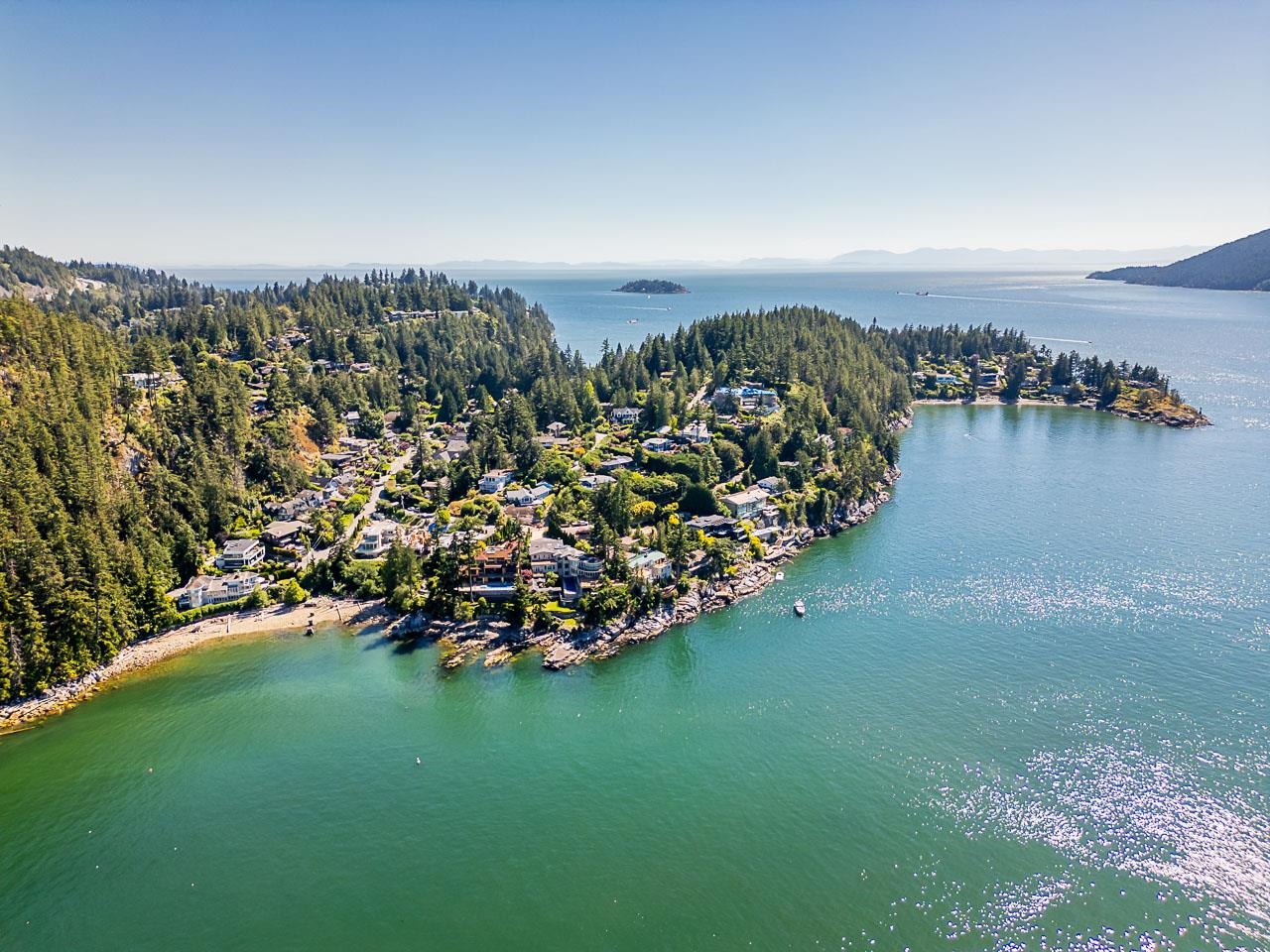Listing image of 6935 HYCROFT ROAD