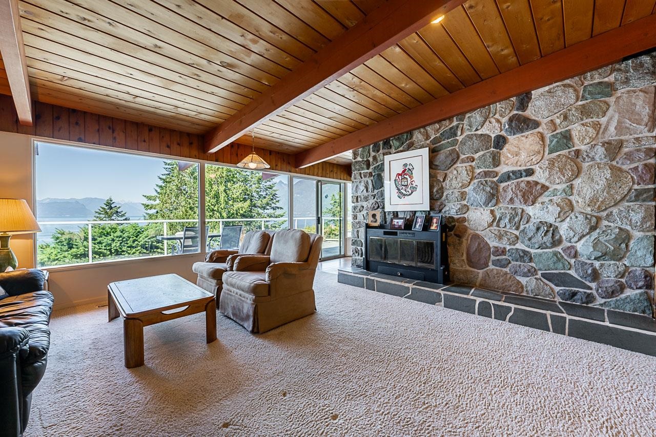 Listing image of 6935 HYCROFT ROAD
