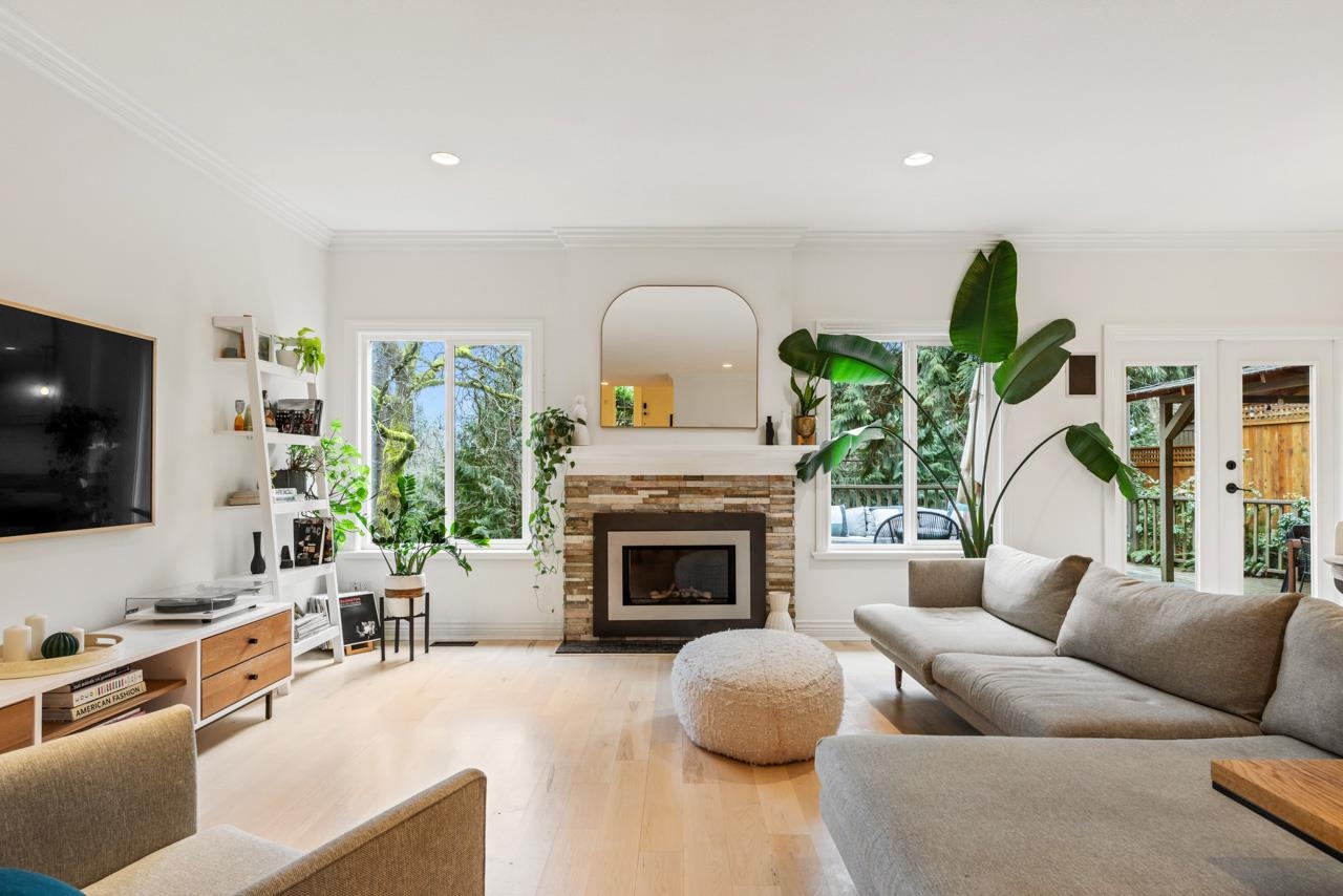 Listing image of 1075 WELLINGTON DRIVE