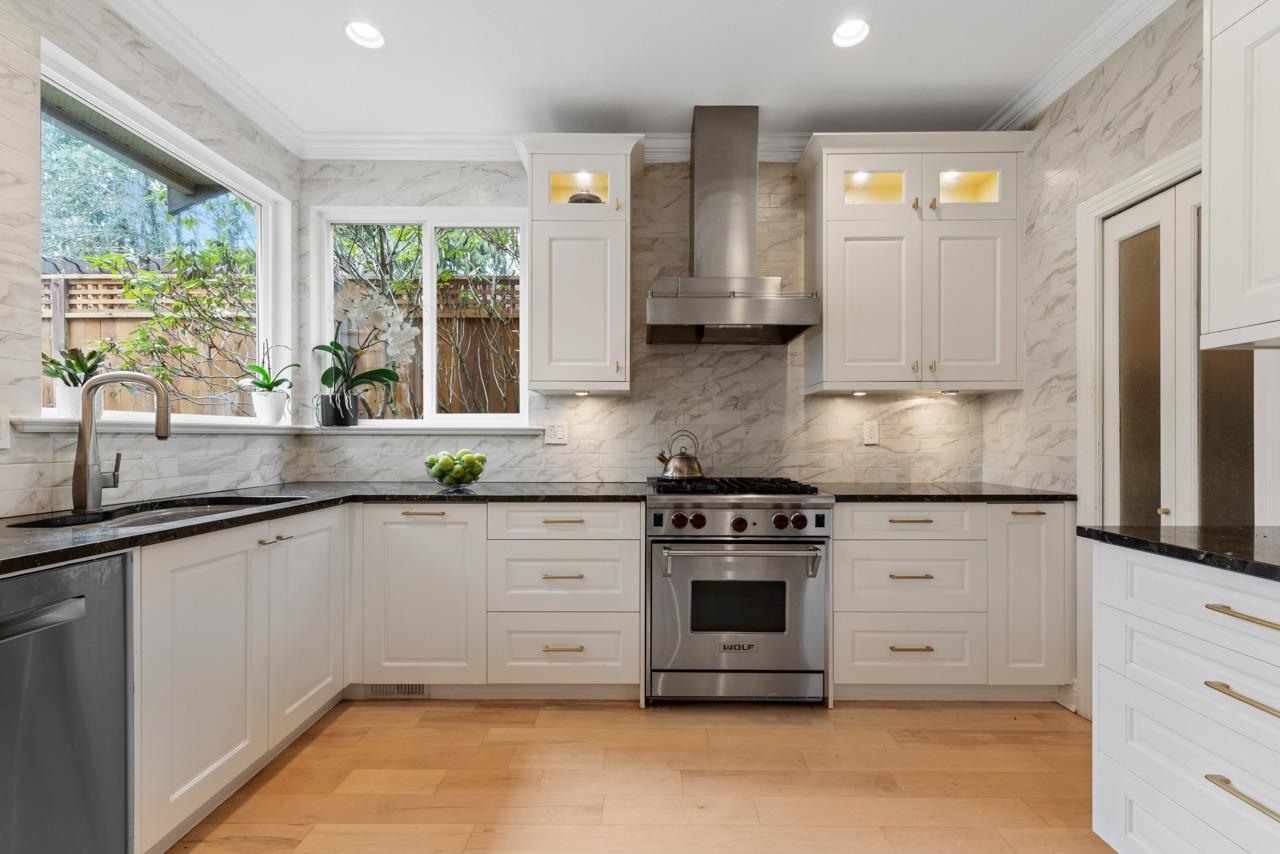 Listing image of 1075 WELLINGTON DRIVE