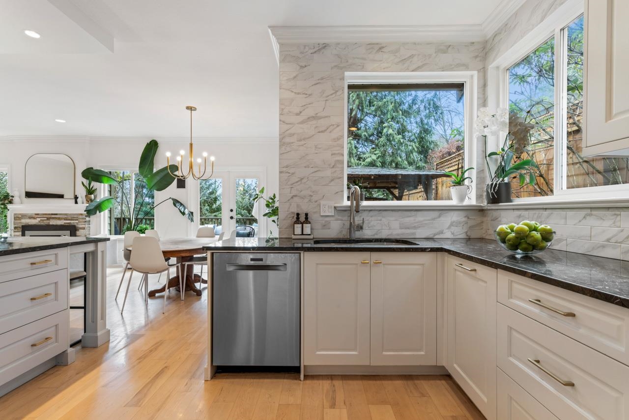Listing image of 1075 WELLINGTON DRIVE