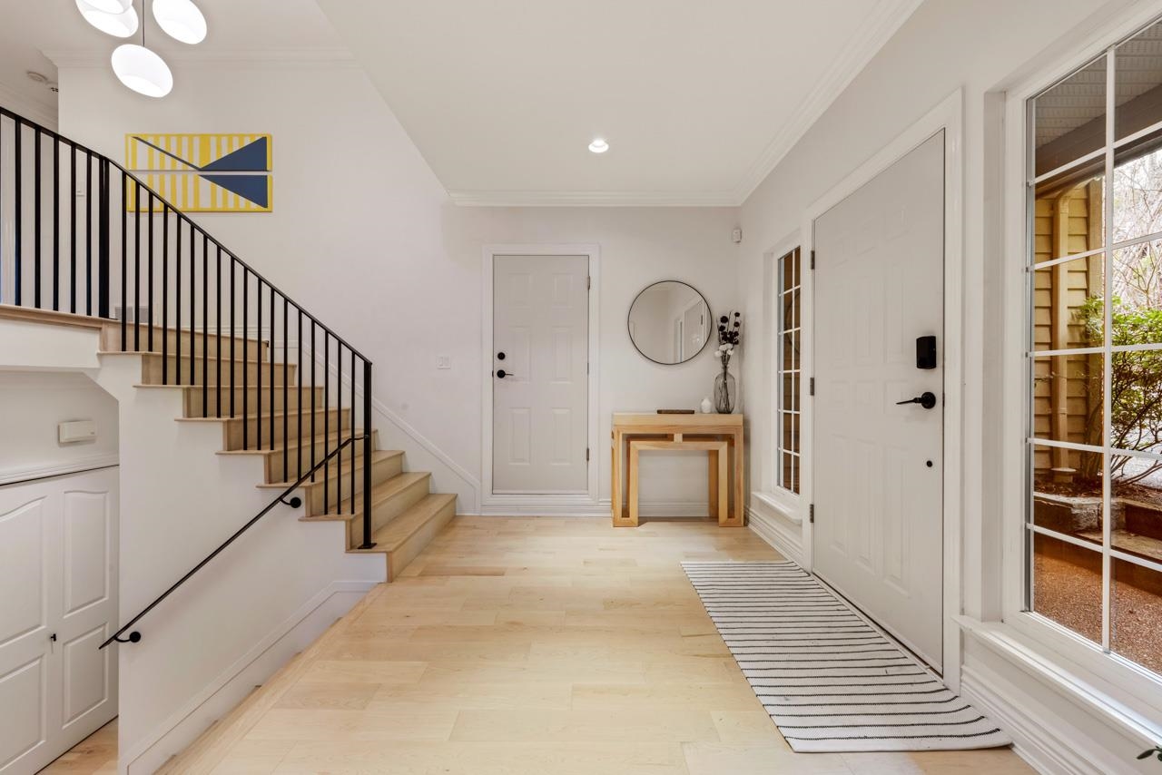 Listing image of 1075 WELLINGTON DRIVE