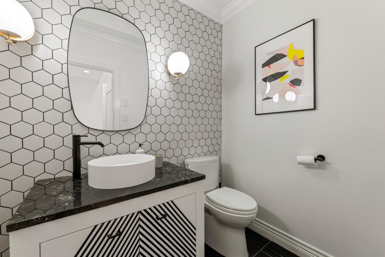 Listing image of 1075 WELLINGTON DRIVE