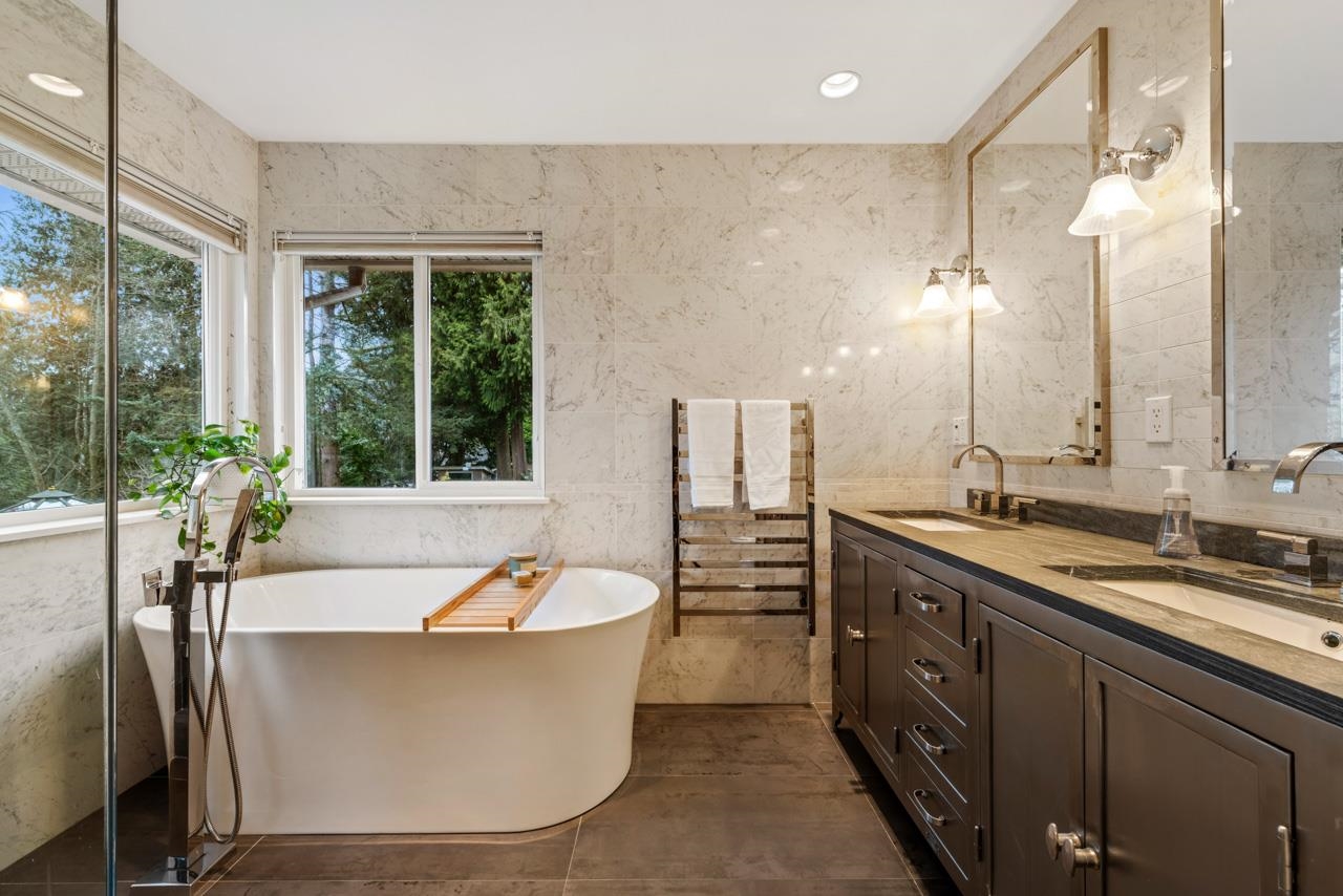Listing image of 1075 WELLINGTON DRIVE