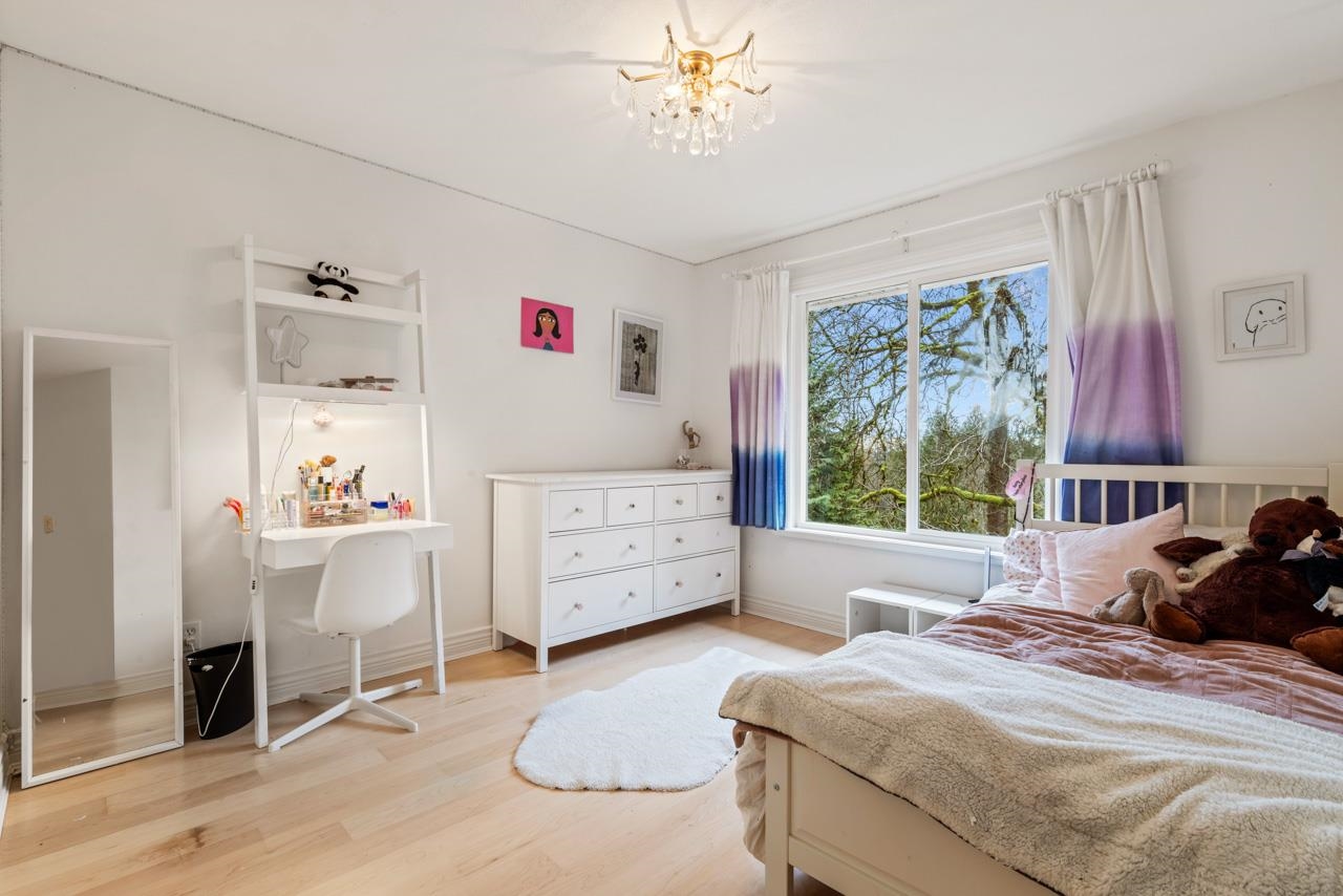 Listing image of 1075 WELLINGTON DRIVE