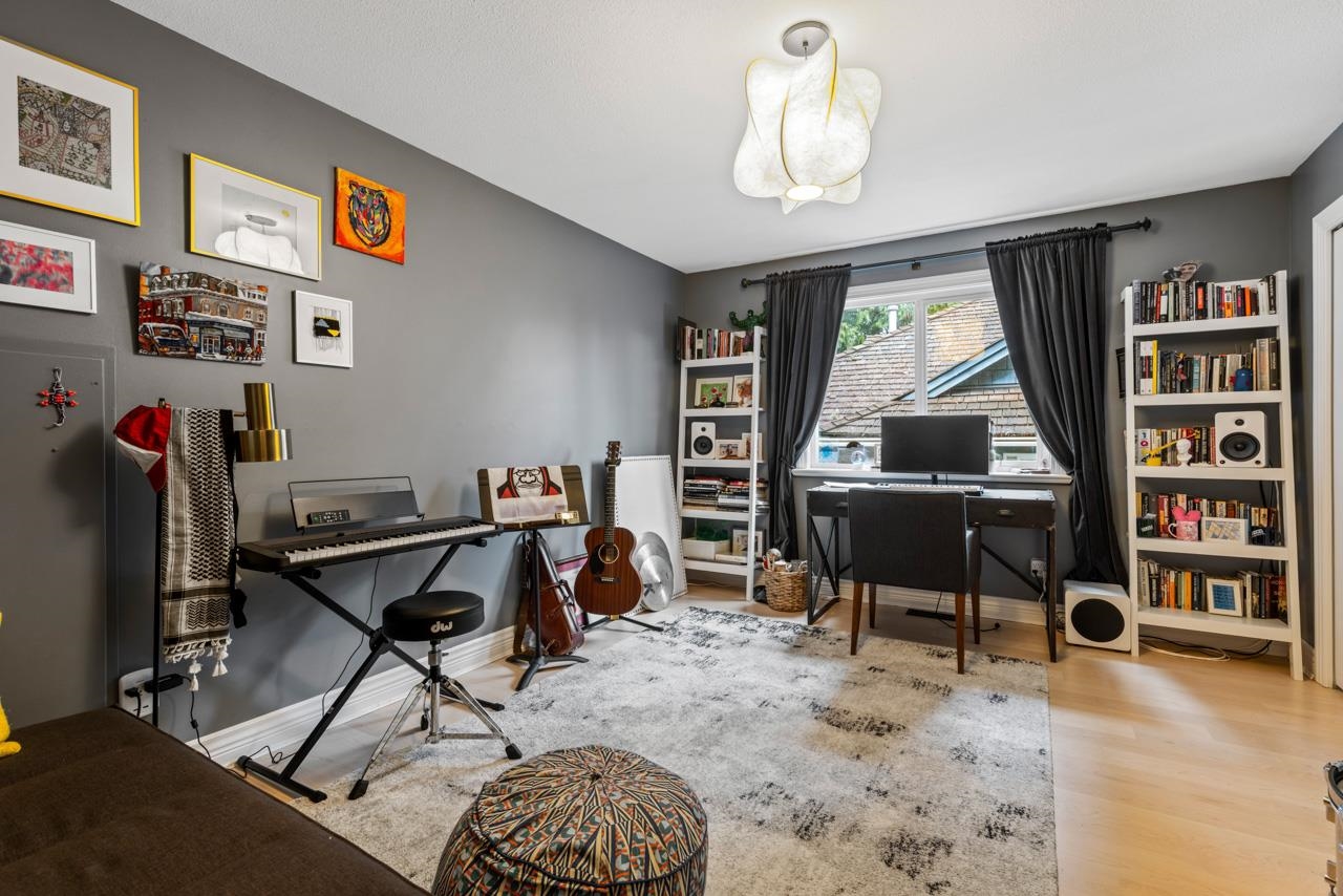 Listing image of 1075 WELLINGTON DRIVE
