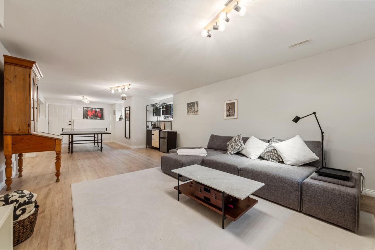Listing image of 1075 WELLINGTON DRIVE