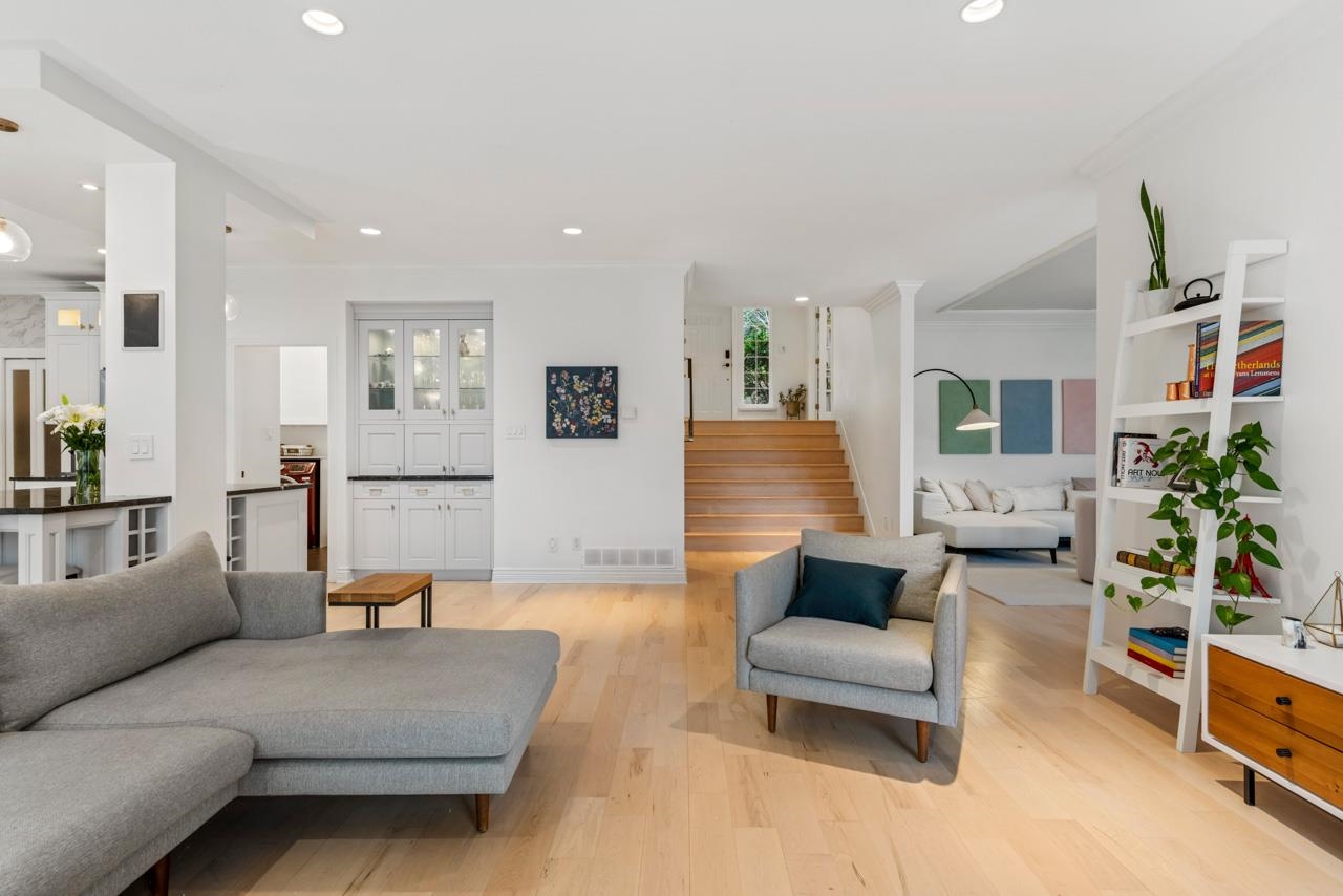 Listing image of 1075 WELLINGTON DRIVE