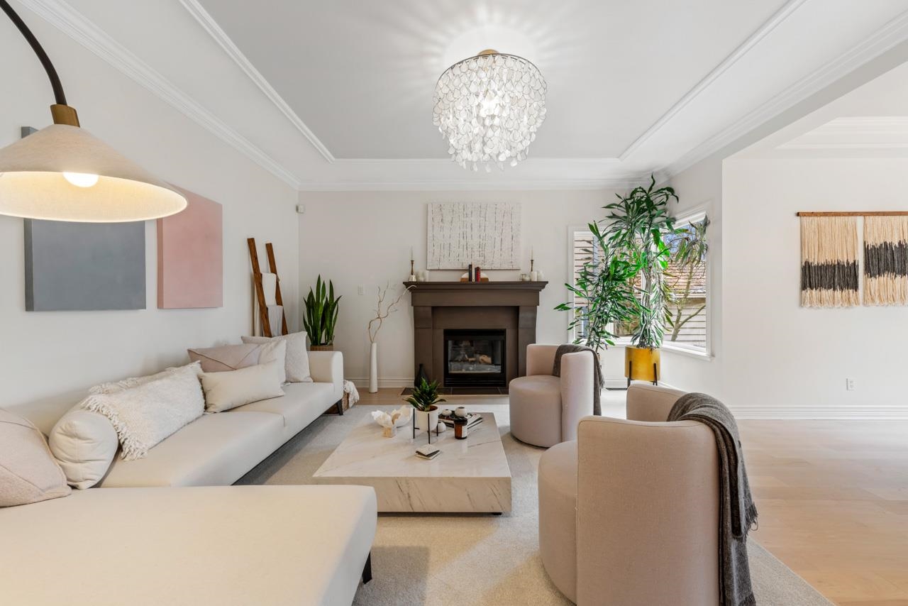 Listing image of 1075 WELLINGTON DRIVE