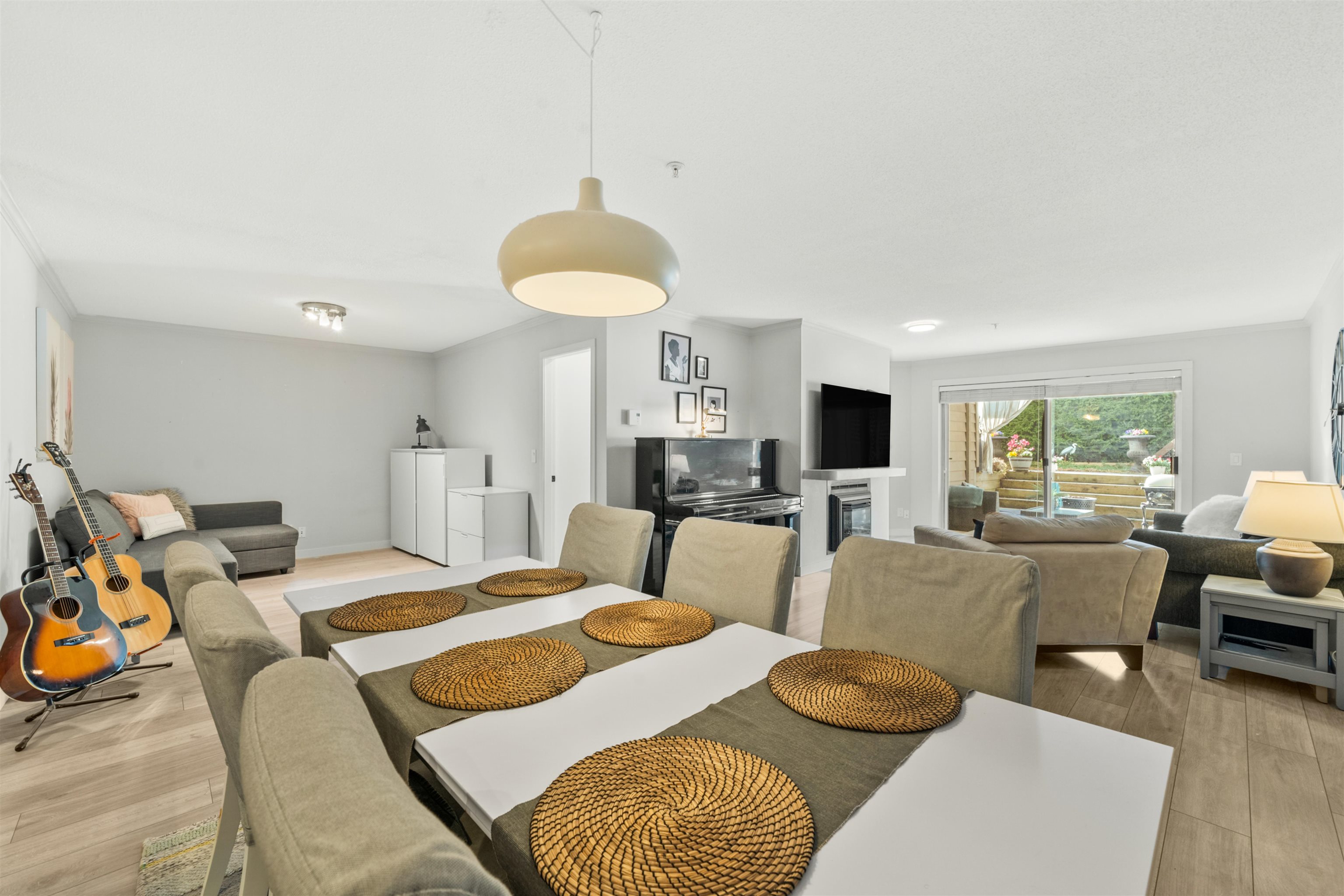 Listing image of 305 1050 BOWRON COURT