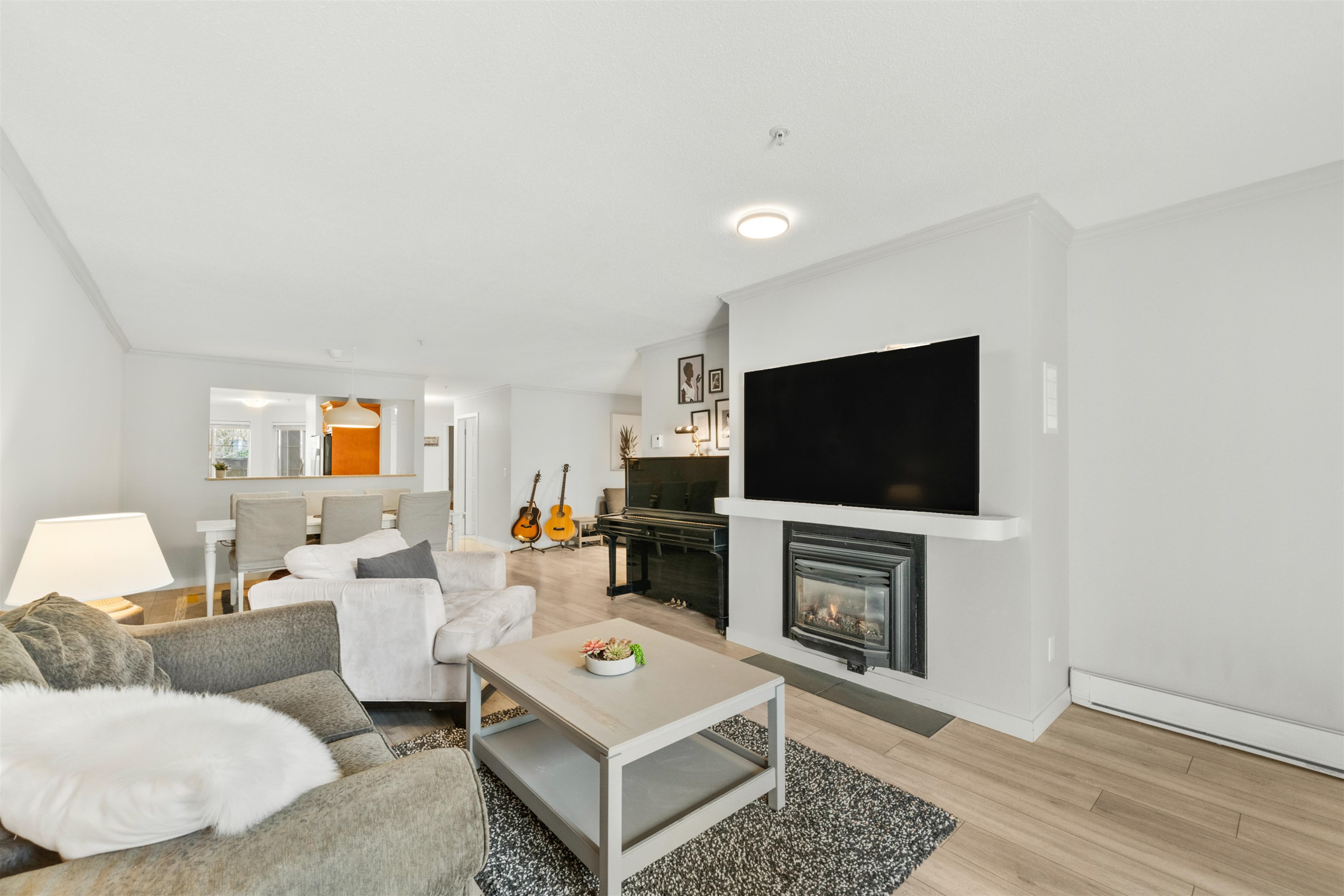 Listing image of 305 1050 BOWRON COURT