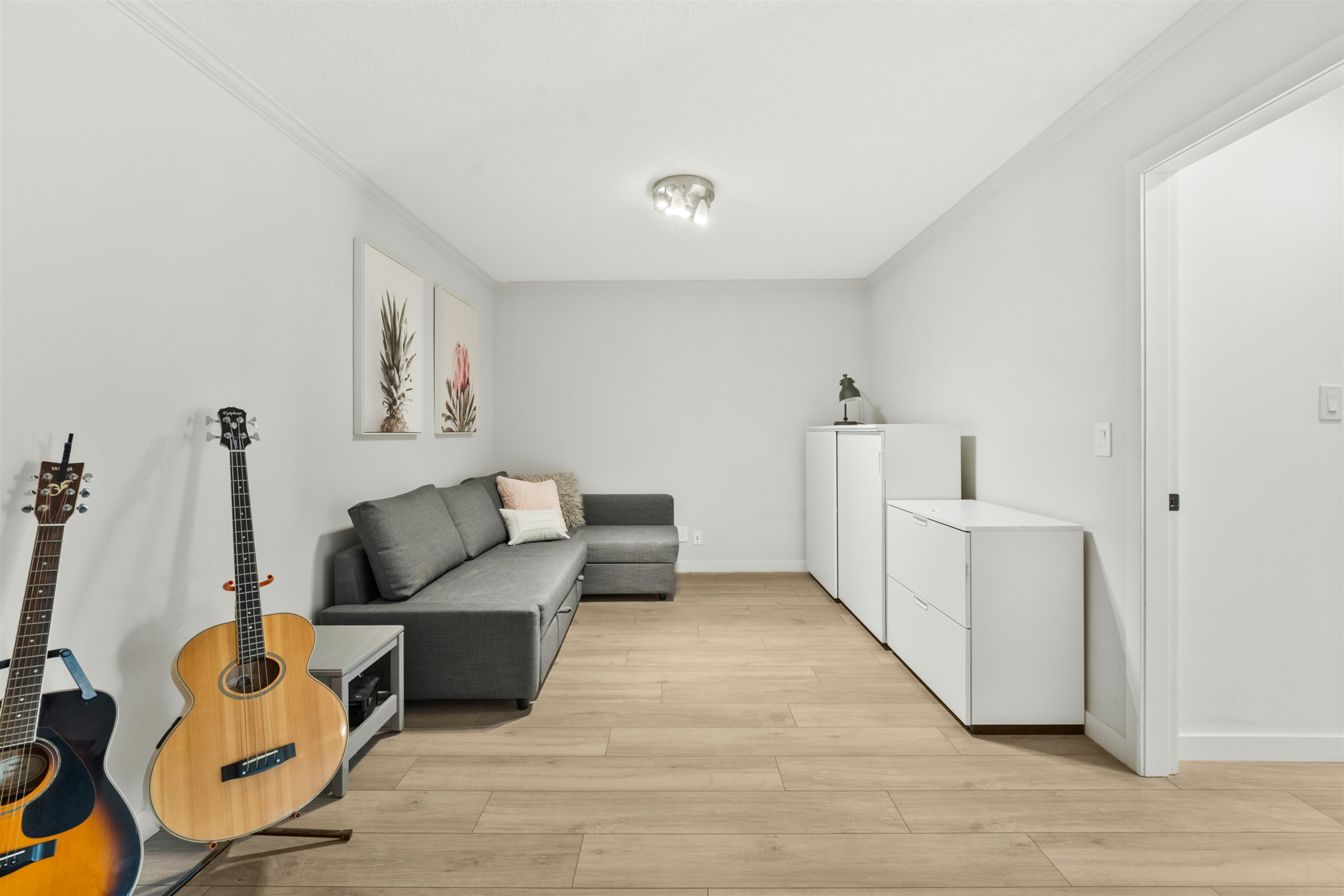 Listing image of 305 1050 BOWRON COURT