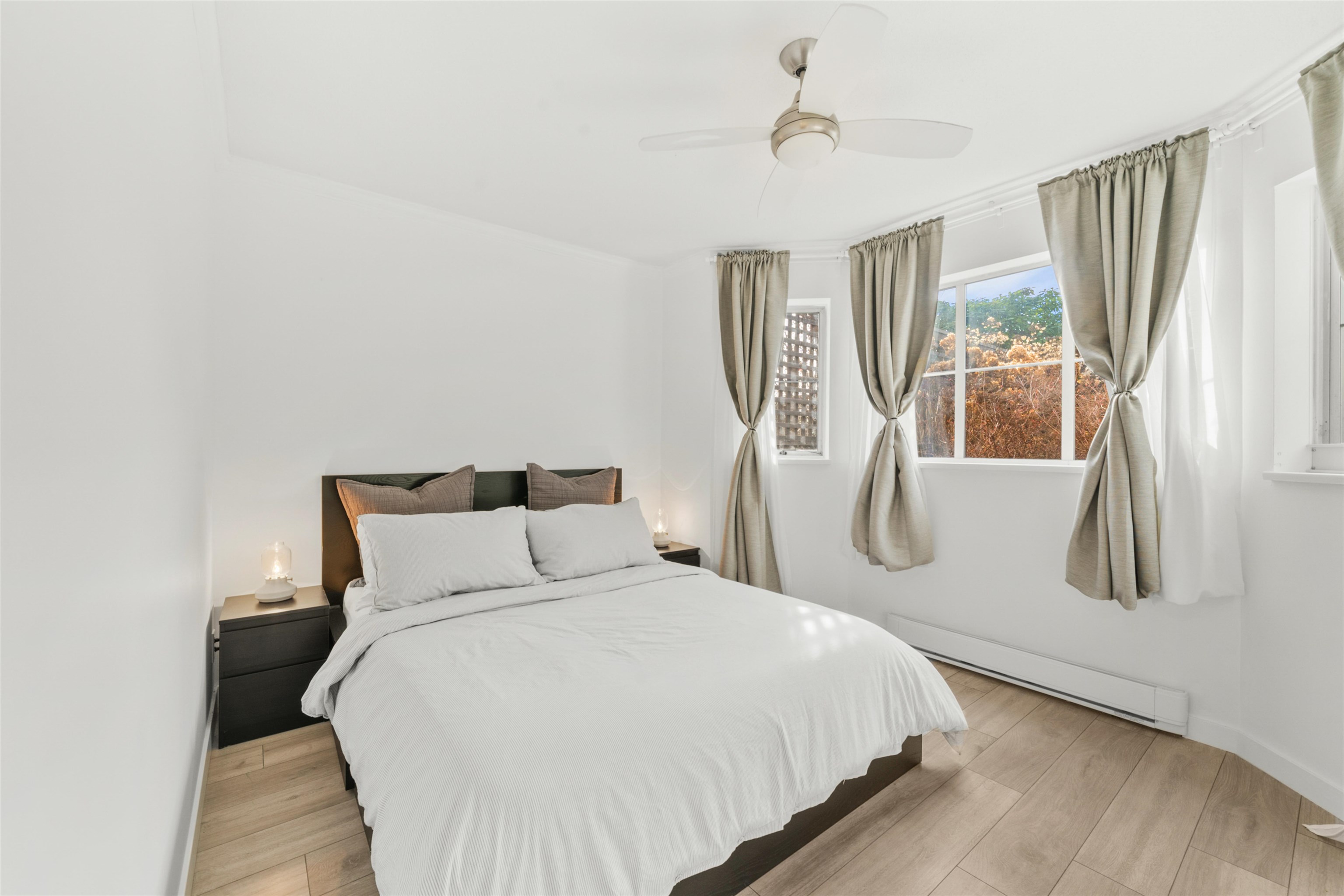 Listing image of 305 1050 BOWRON COURT