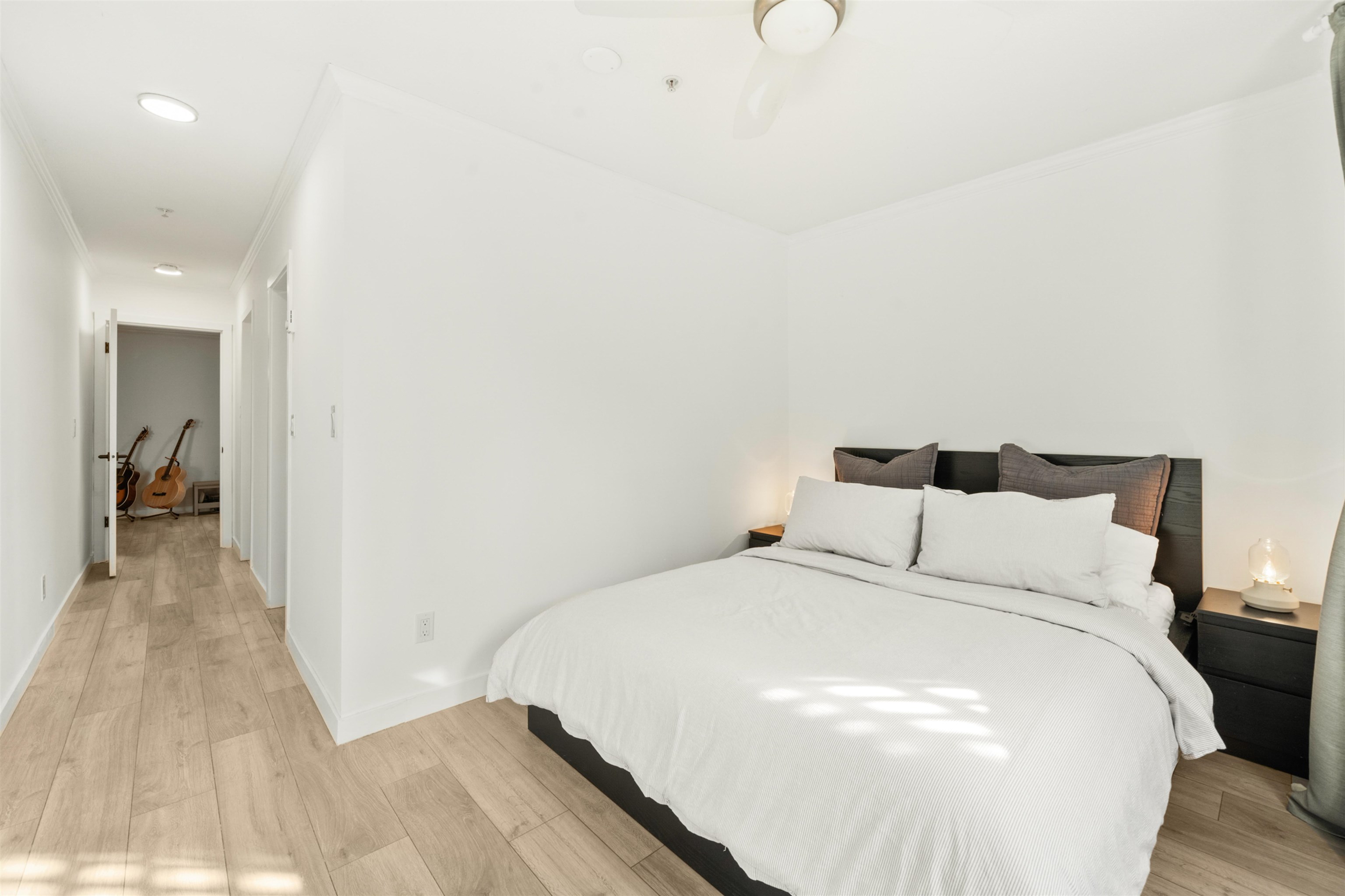 Listing image of 305 1050 BOWRON COURT