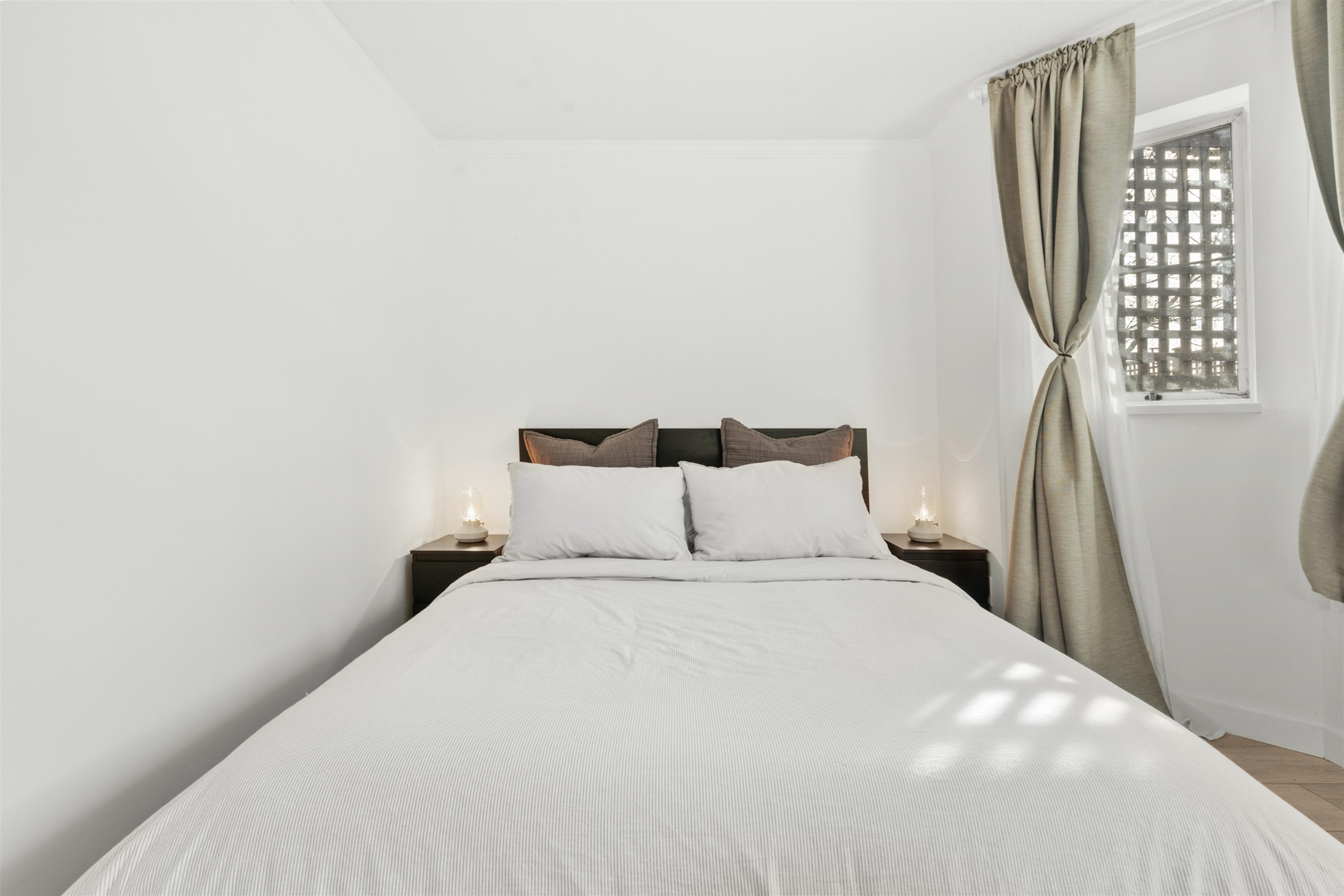 Listing image of 305 1050 BOWRON COURT