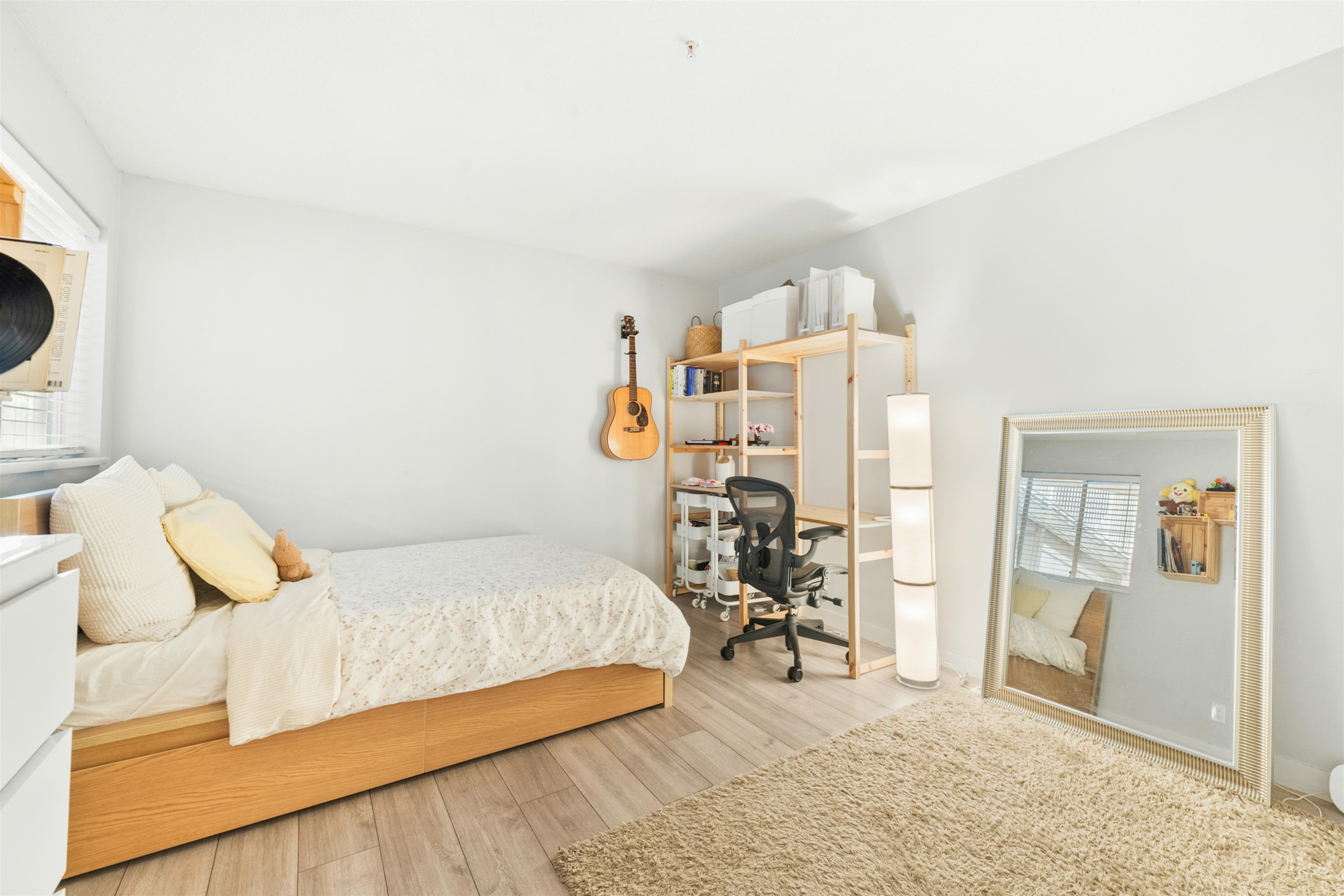 Listing image of 305 1050 BOWRON COURT
