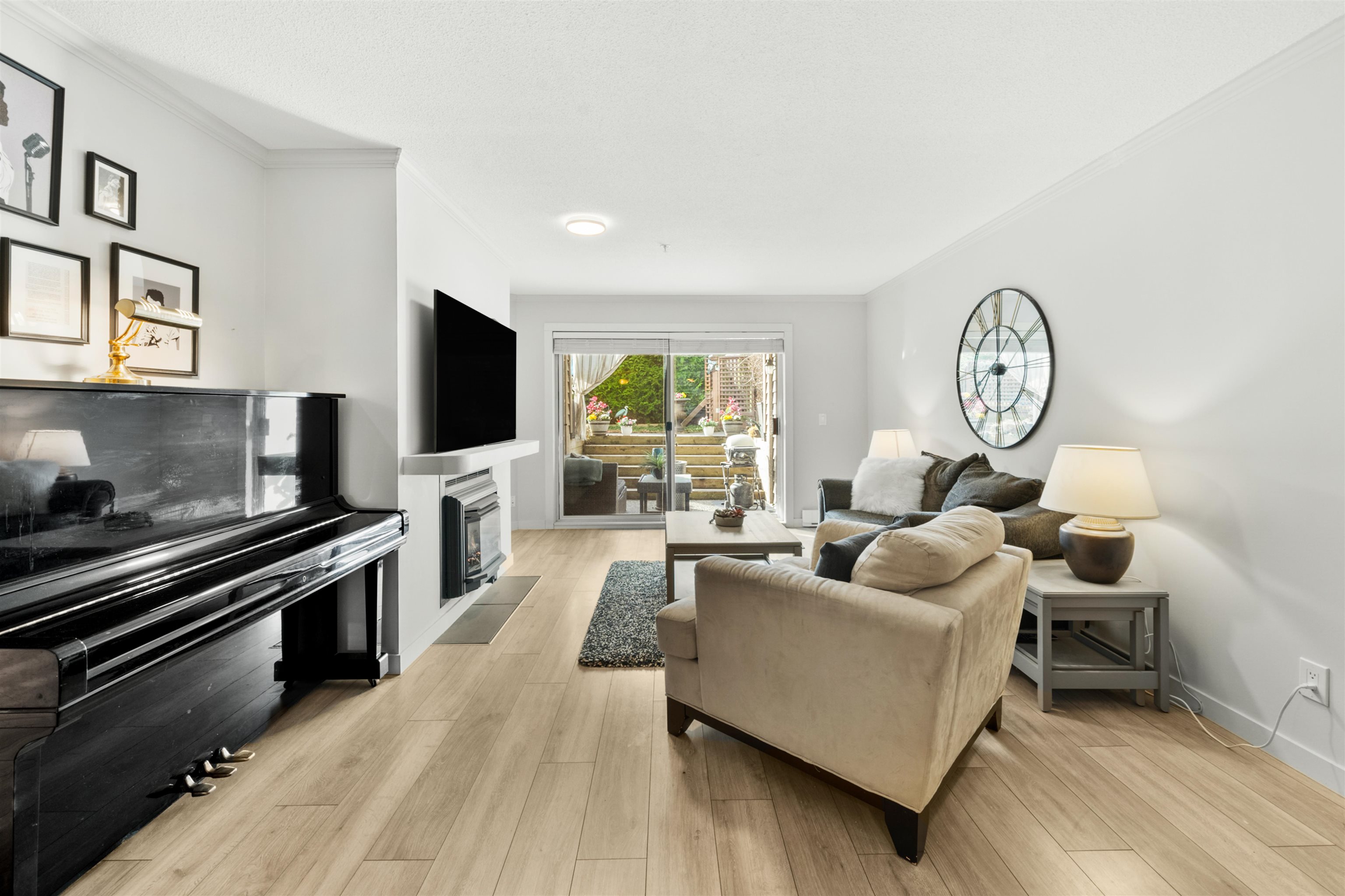 Listing image of 305 1050 BOWRON COURT