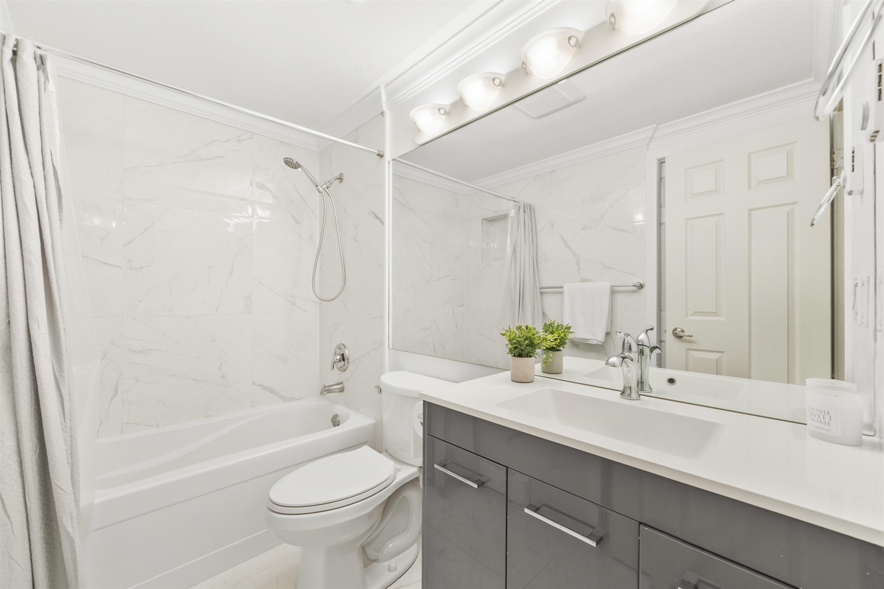 Listing image of 305 1050 BOWRON COURT